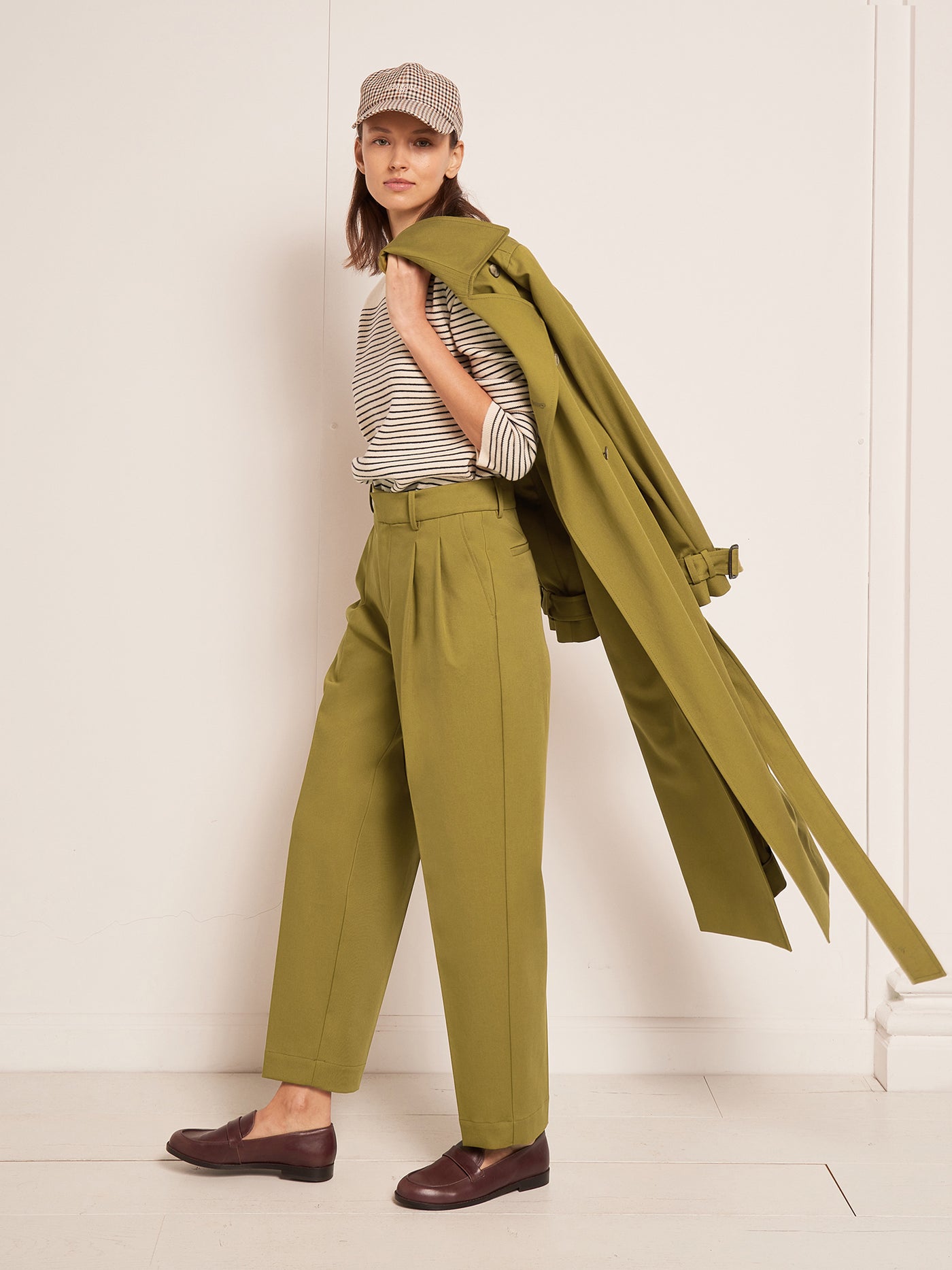 SUMMER 2023 WOMAN'S LOOK OCHRE PANT