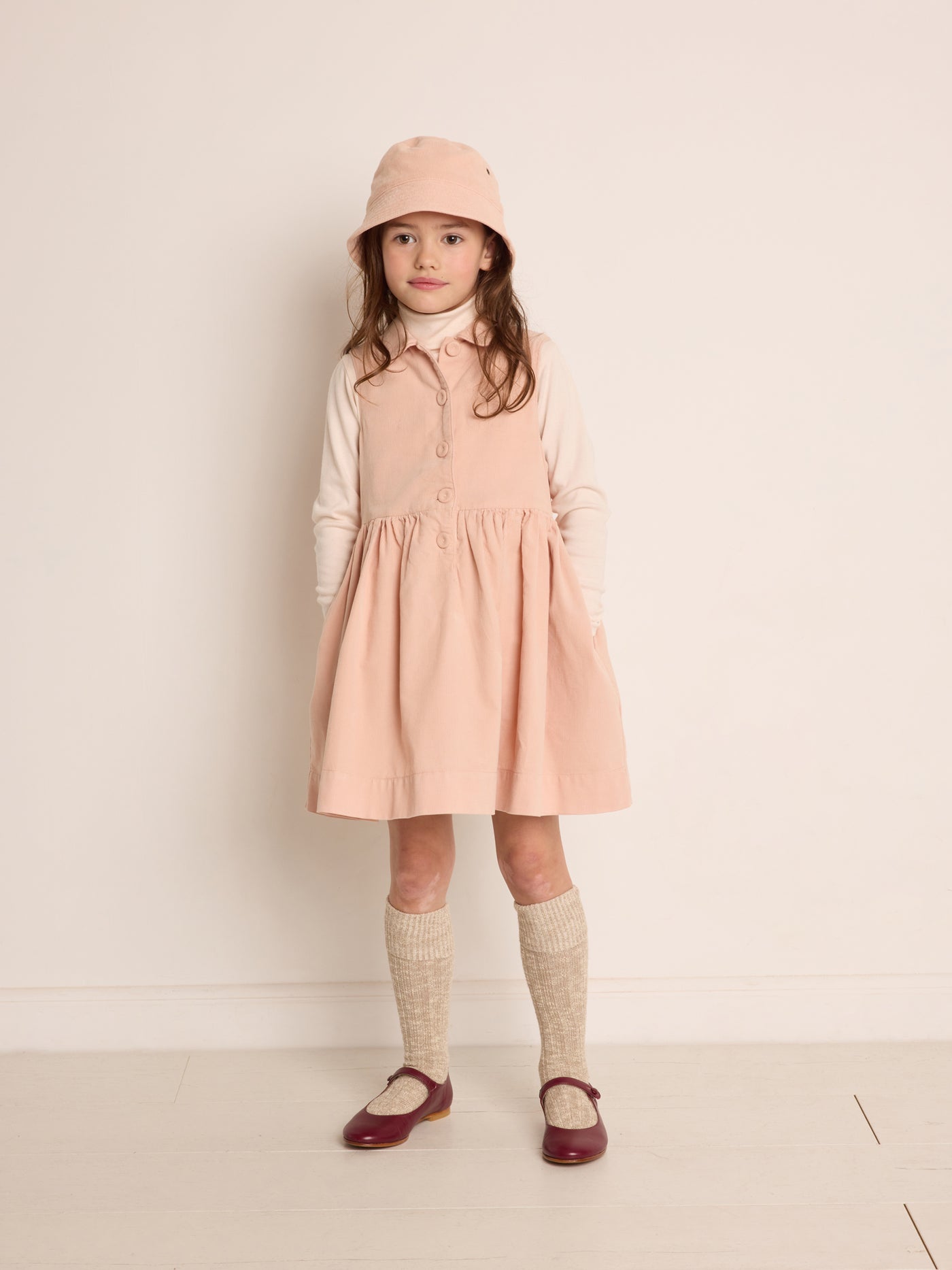 Winter 2023 girl's look sleeveless dress