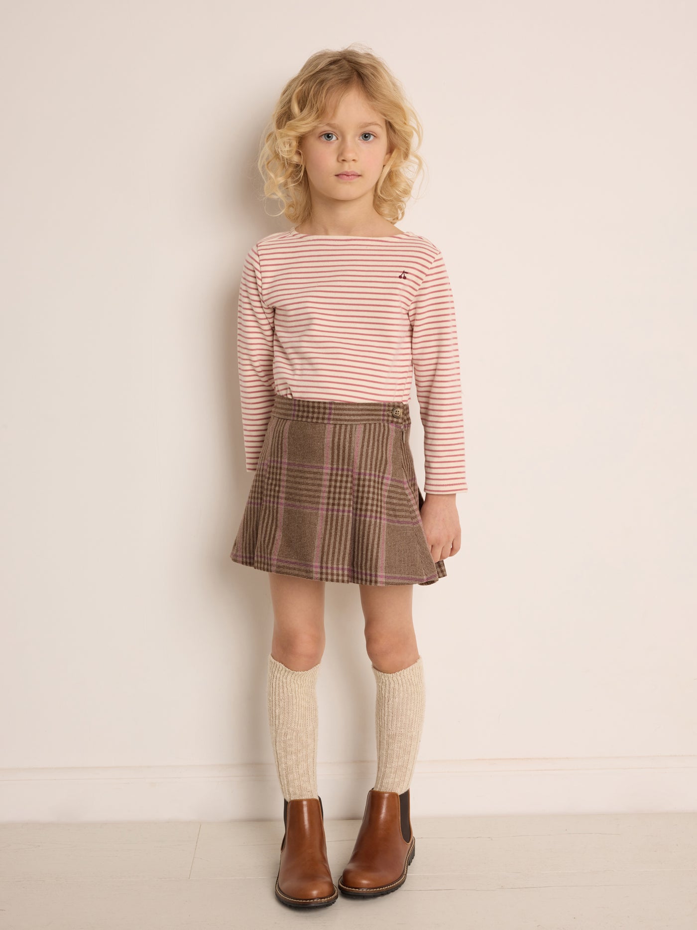 Winter 2023 girl's look tartan skirt