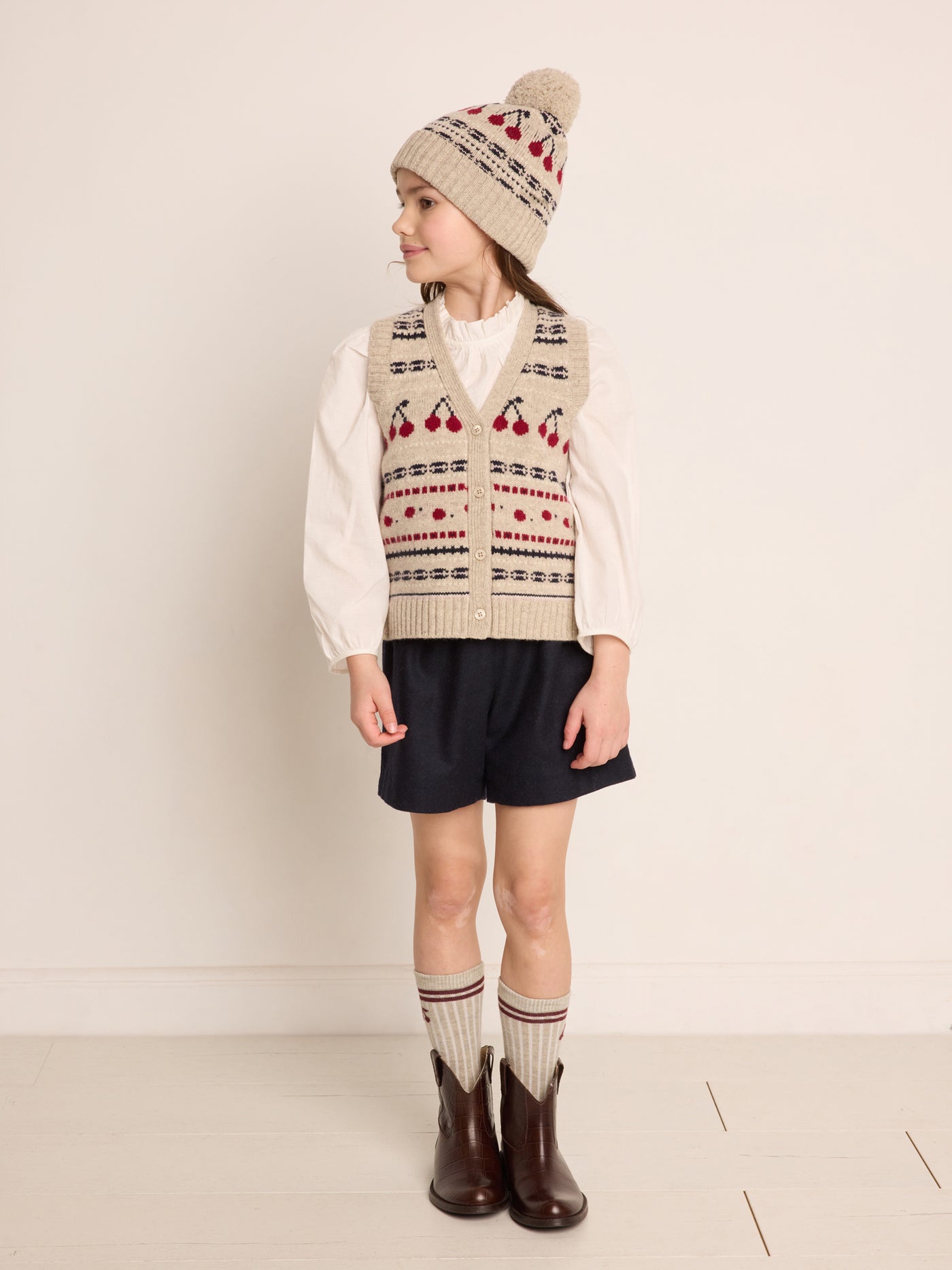 Winter 2023 girl's look sleveless cardigan