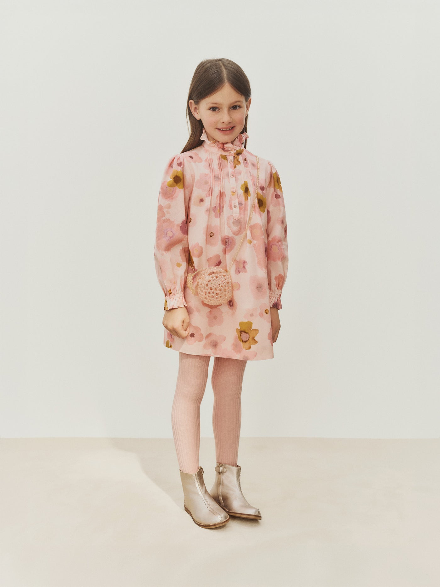 Mädchen-Look Winter 2026 - Rosa geblümtes Baumwollkleid
