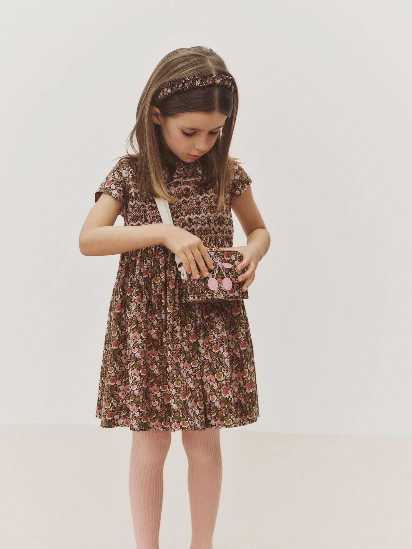 Robe Duchesse en tissu Liberty smockée et brodée main en coton biologique