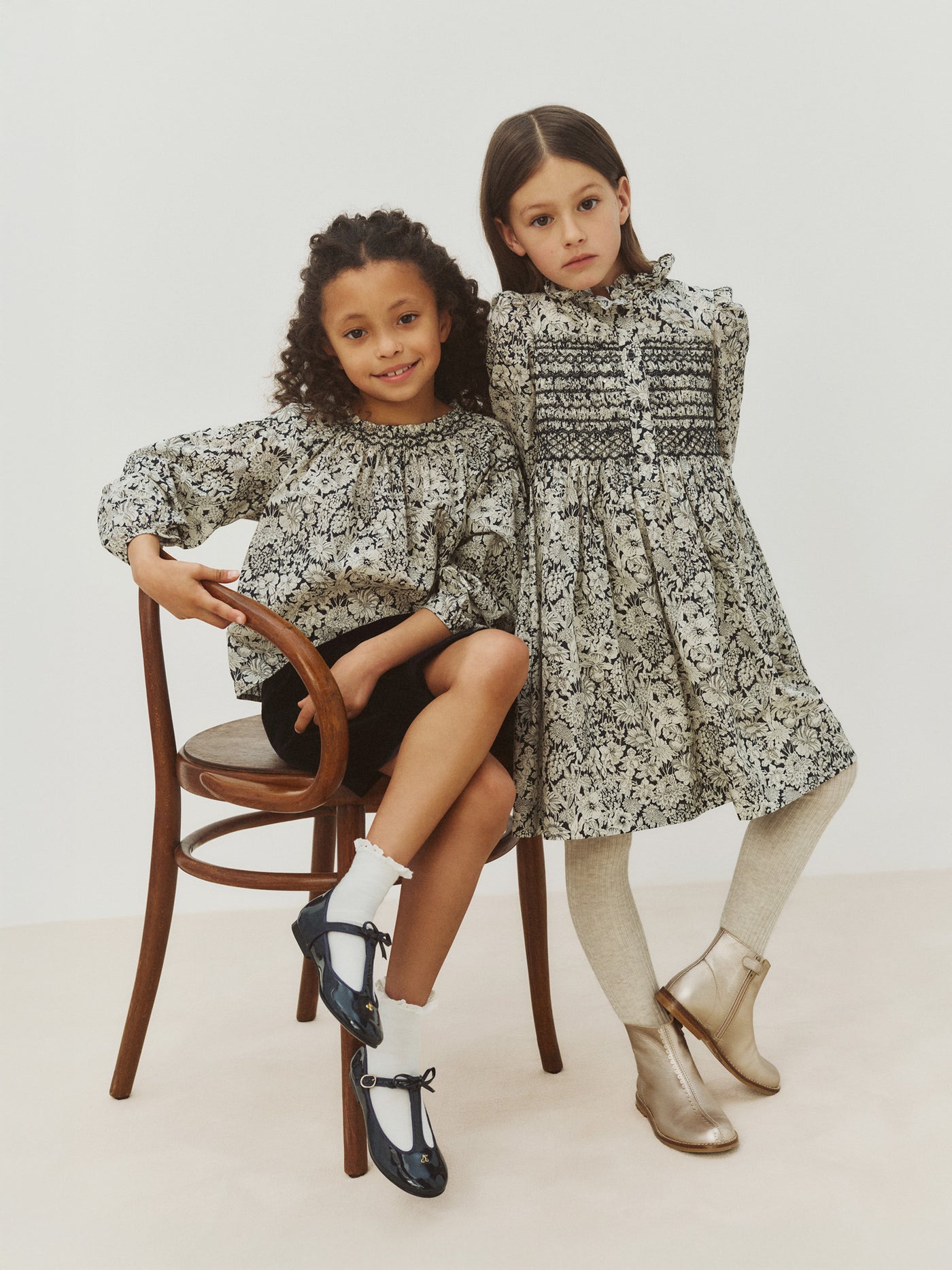 Robe Marjolaine en tissu Liberty smockée et brodée main en coton biologique