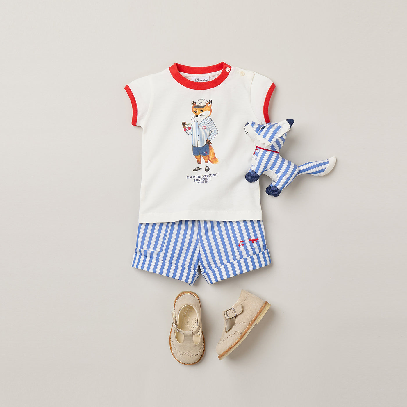 Bonpoint x Maison Kitsuné Baby-Jungen-Look – Bedrucktes T-Shirt und gestreifte Shorts aus Bio-Baumwolle