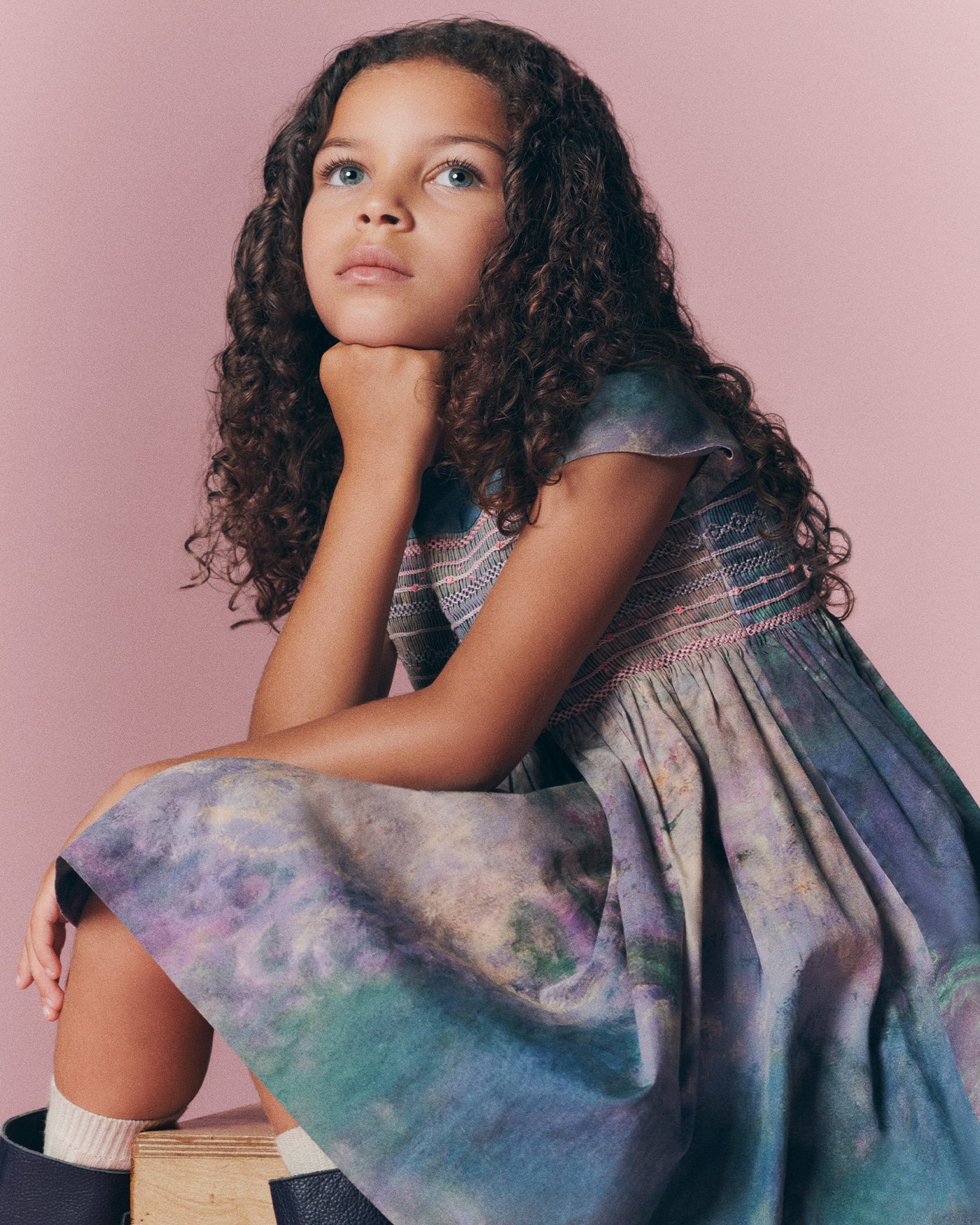 Bonpoint x MoMA robe Duchesse smockée et brodée main en coton biologique