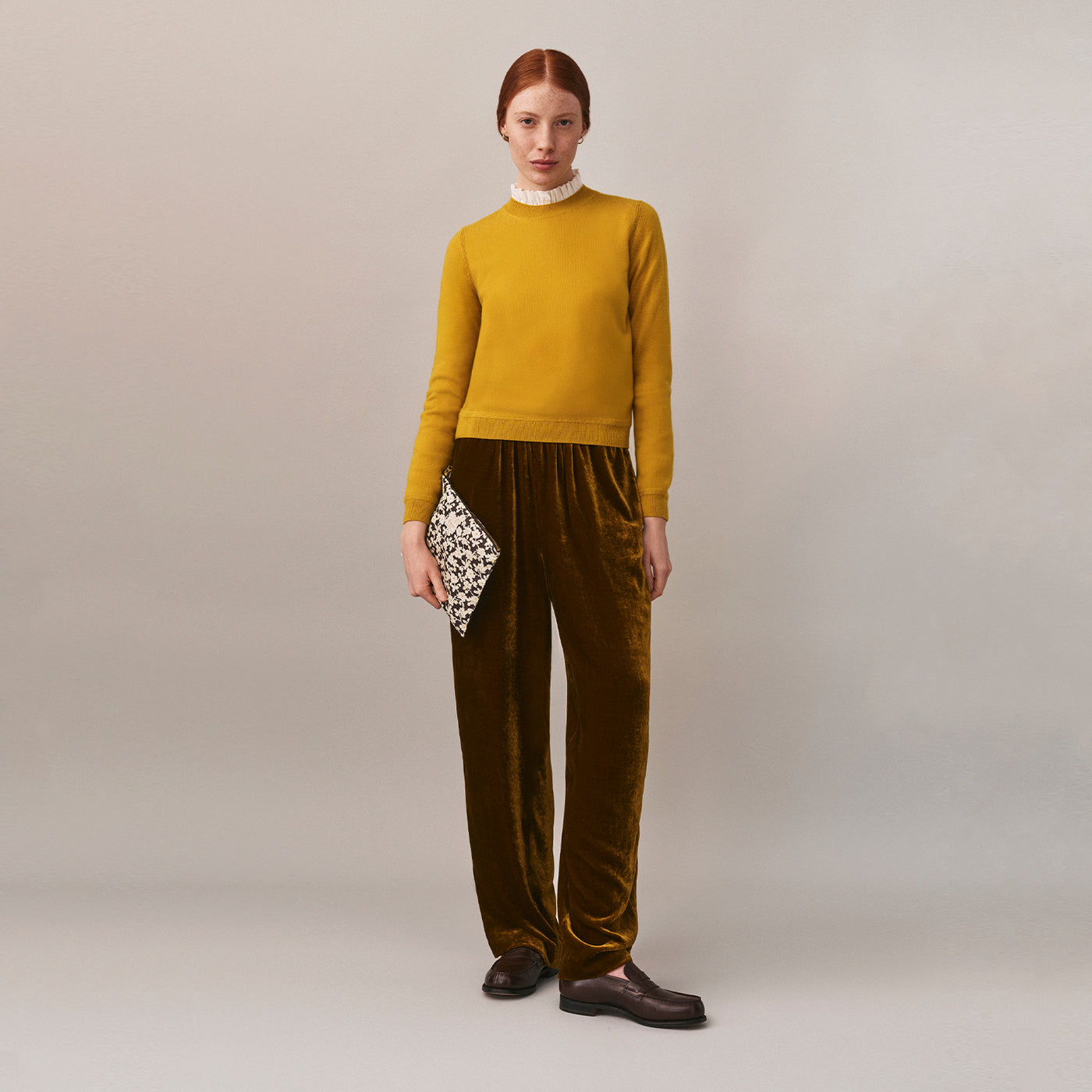 Damen Winterlook 2025 – Seidensamthose
