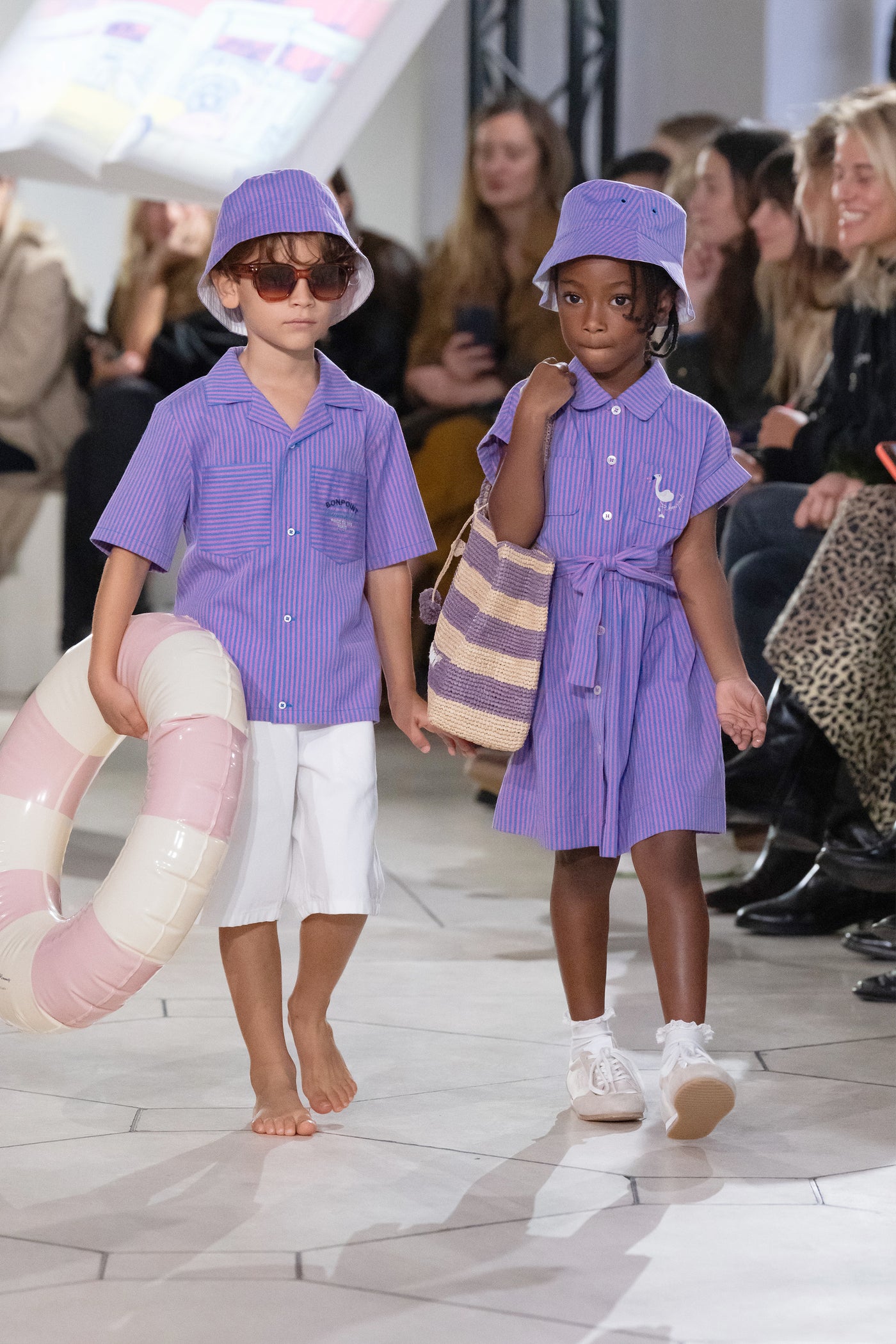 Abito Gisele a righe con ricamo in cotone biologico