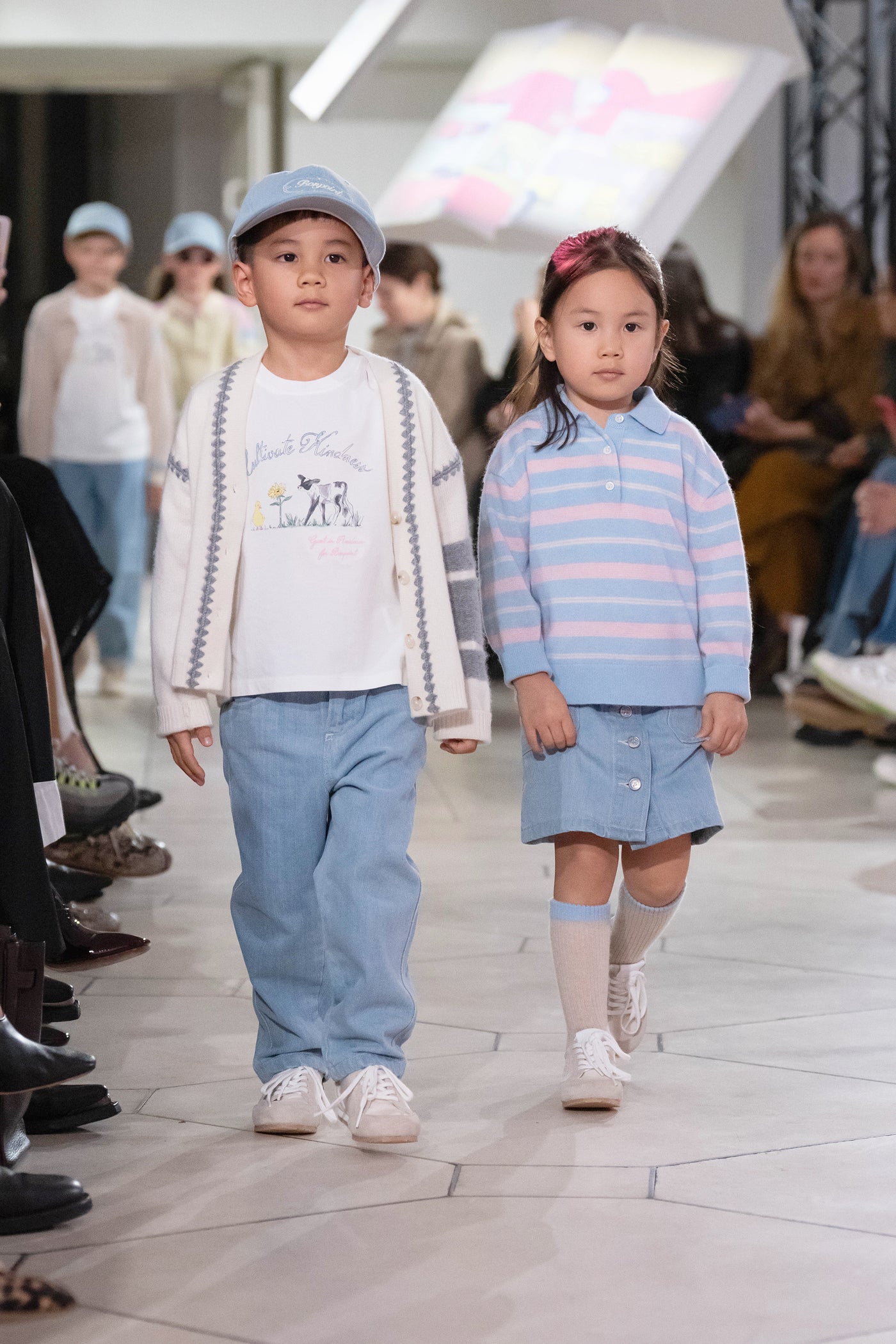 Maglione unisex in cashmere con collo alto Bonpoint x Guest in Residence Louie, colore blu