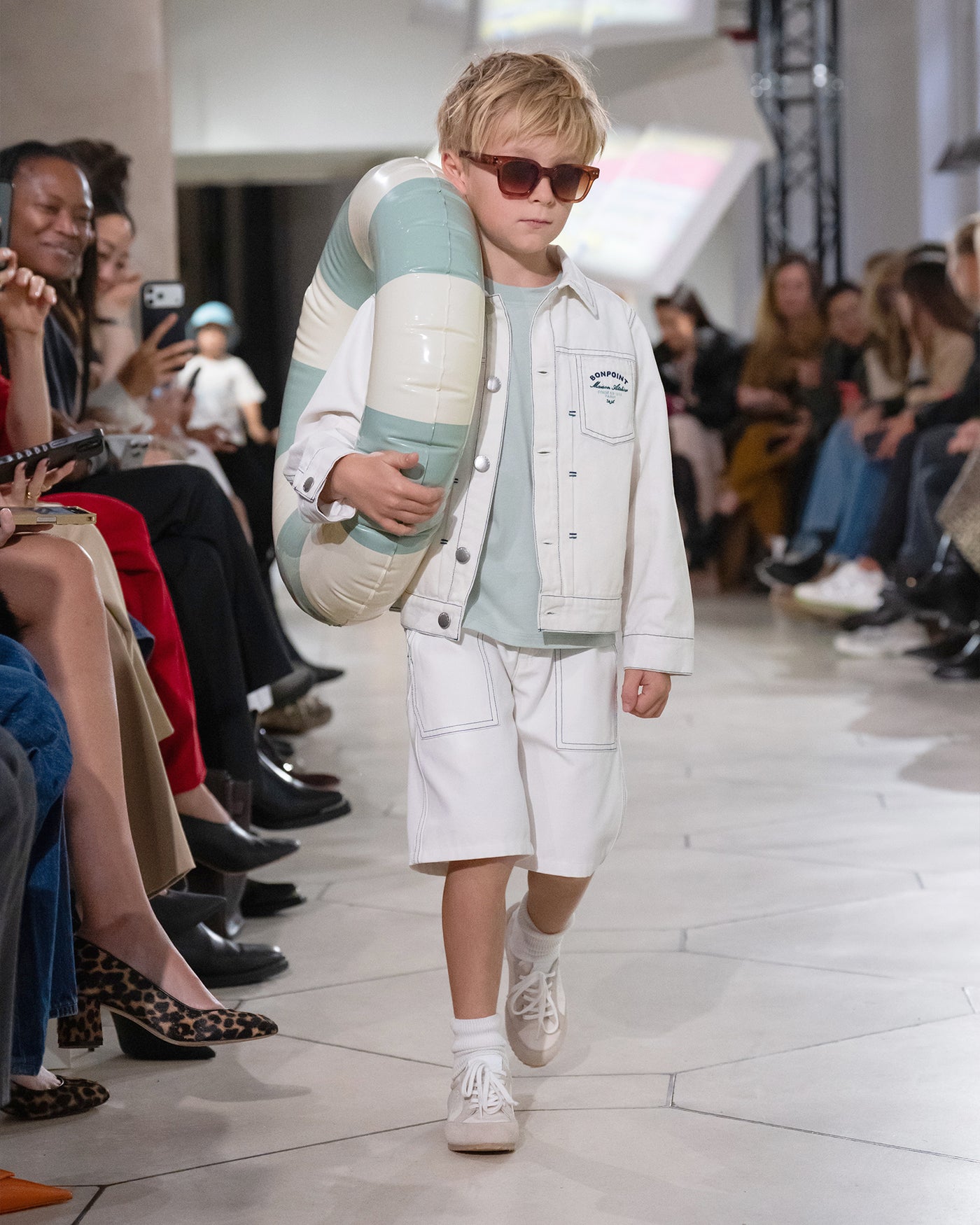 Jungenlook Cruise Collection 2026 - Bestickte Jeansjacke