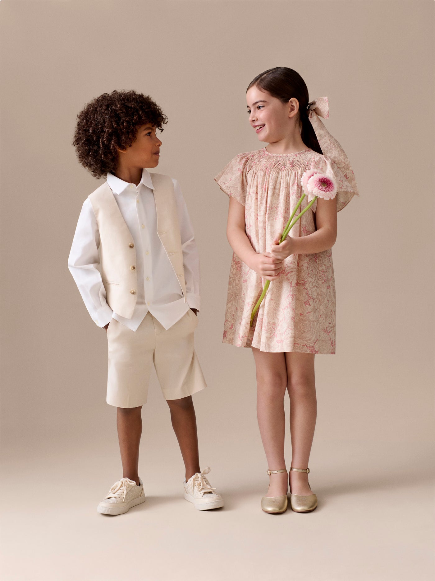 Robe Arlene smockée et brodée main en tissu Liberty en coton biologique