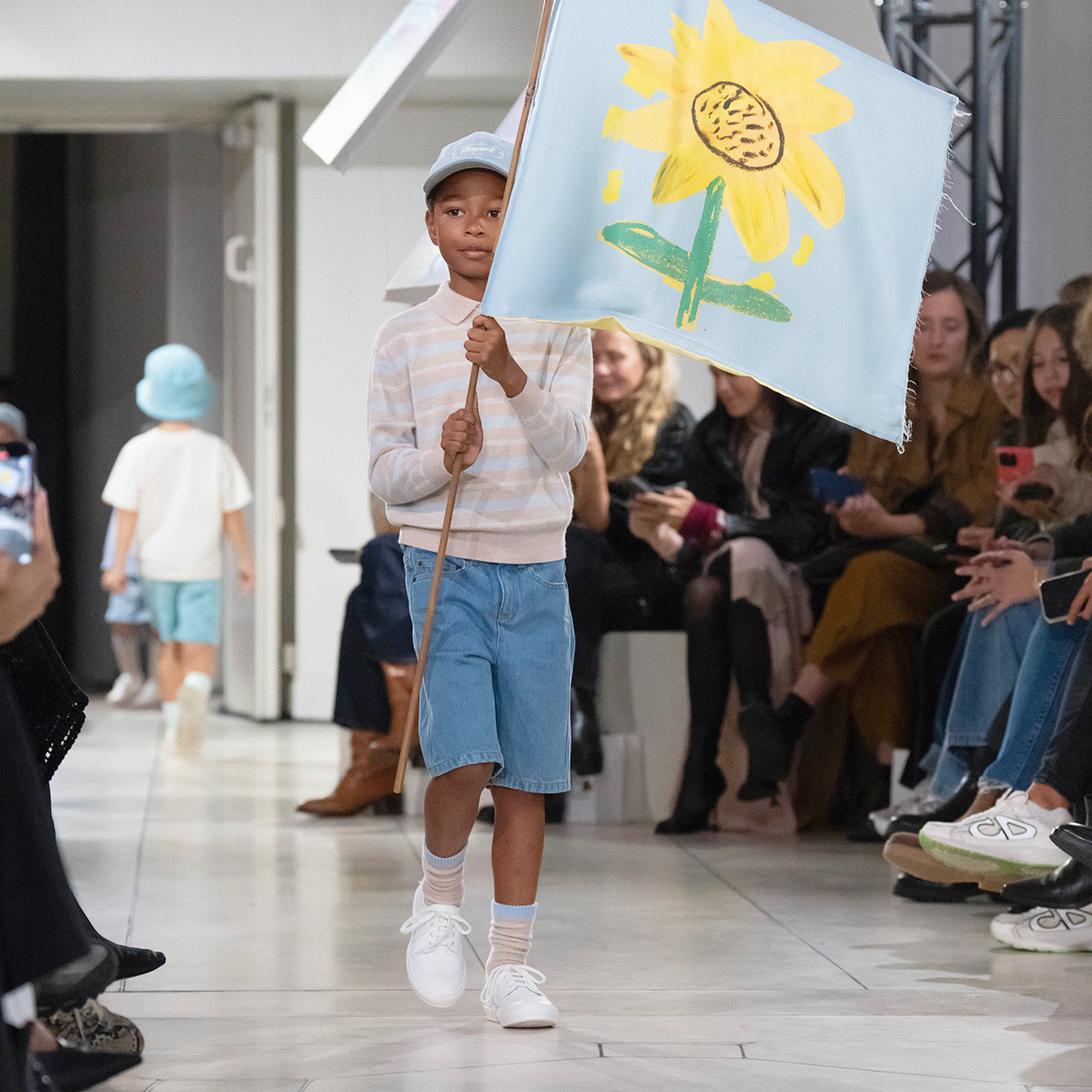 Jungenlook Bonpoint x Guest in Residence – Gestreifter Kaschmirpullover
