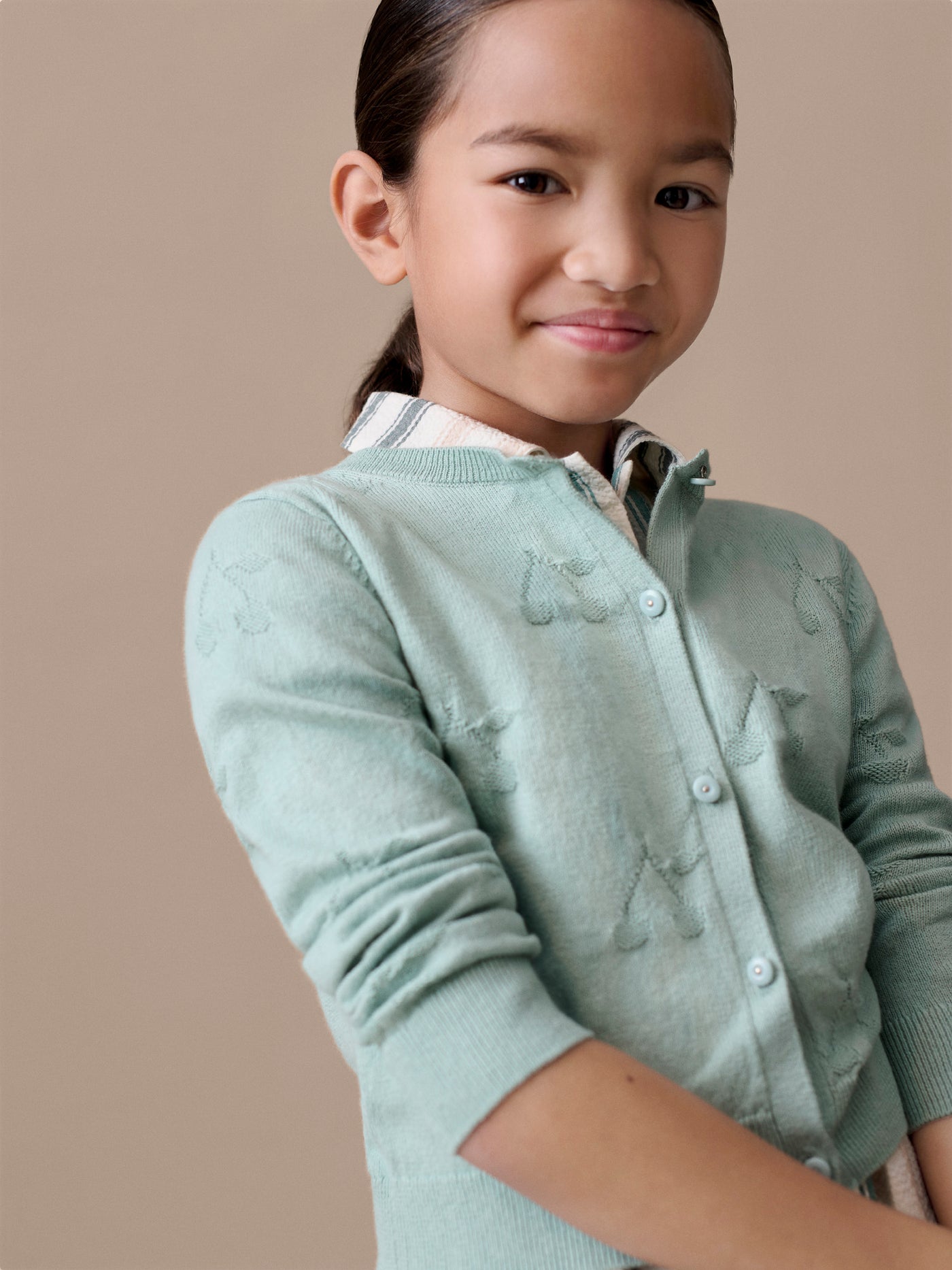 Lysia cardigan with a fancy cherry knit in organic cotton