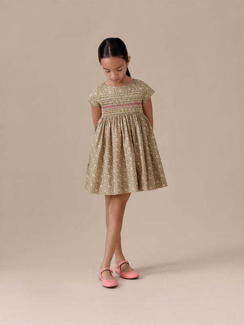 Duchesse-Kleid mit Smokarbeit und Handstickerei aus Liberty-Bio-Baumwollstoff