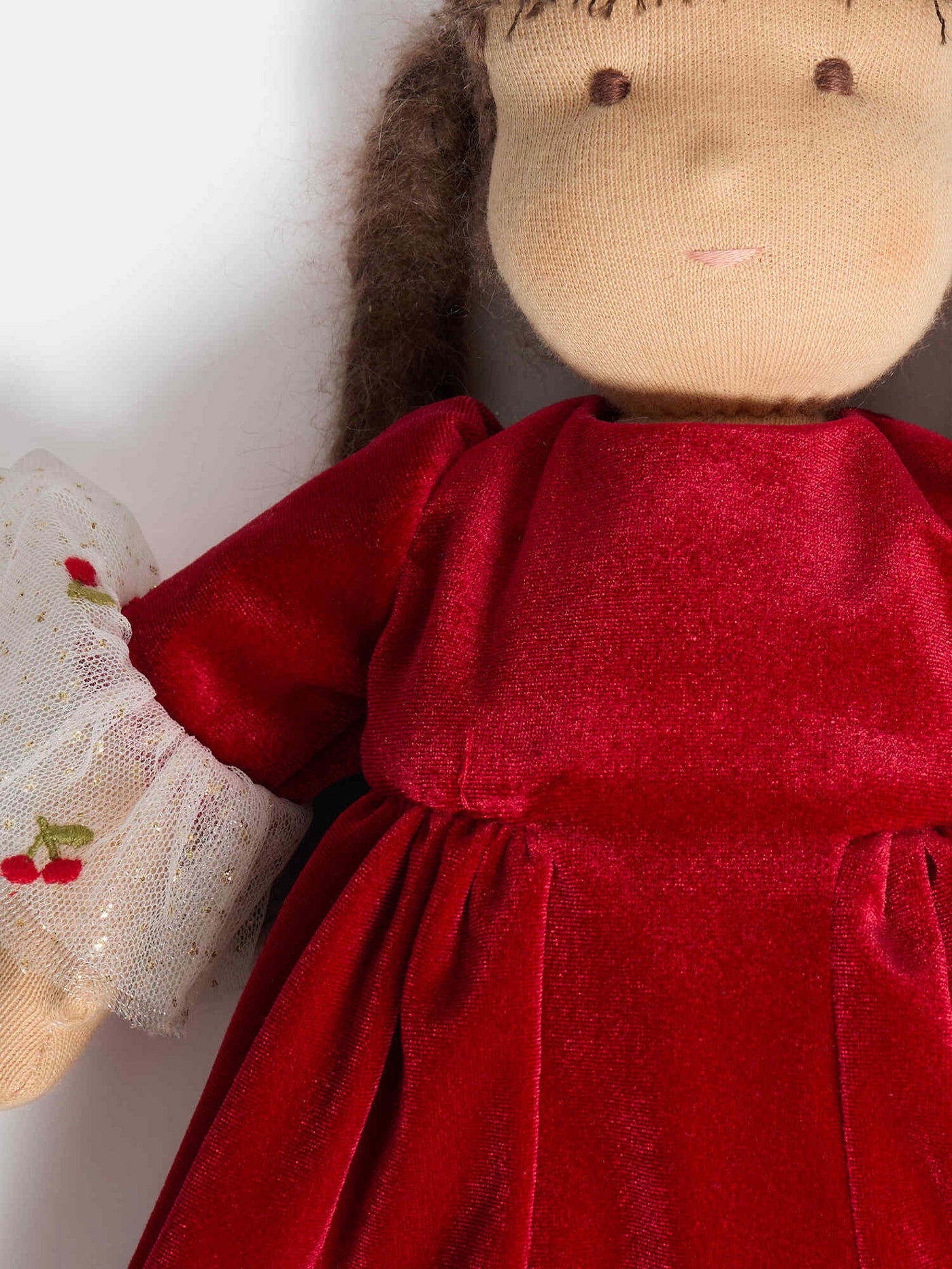 Maelys-Puppe im Samtkleid