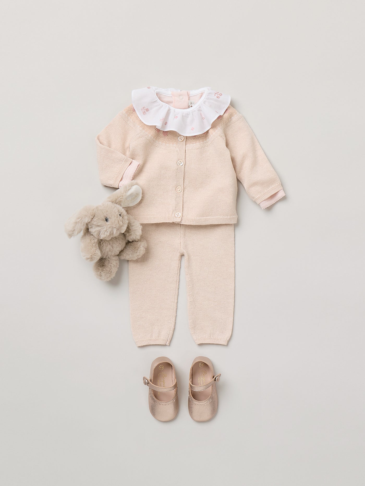 Neugeborenen-Look Winter 2026 - Kirsch-Jacquard-Set mit Rundhalsausschnitt