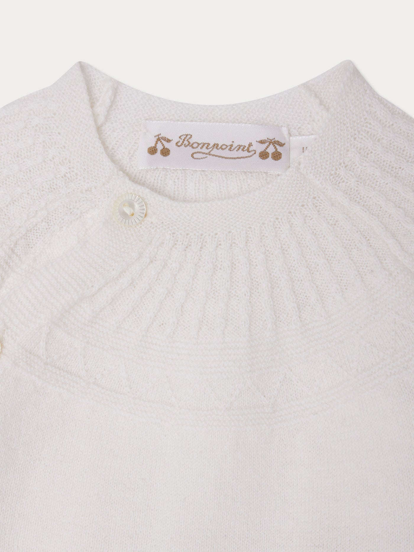 Jina set with fancy stitch on the neckline in white wool