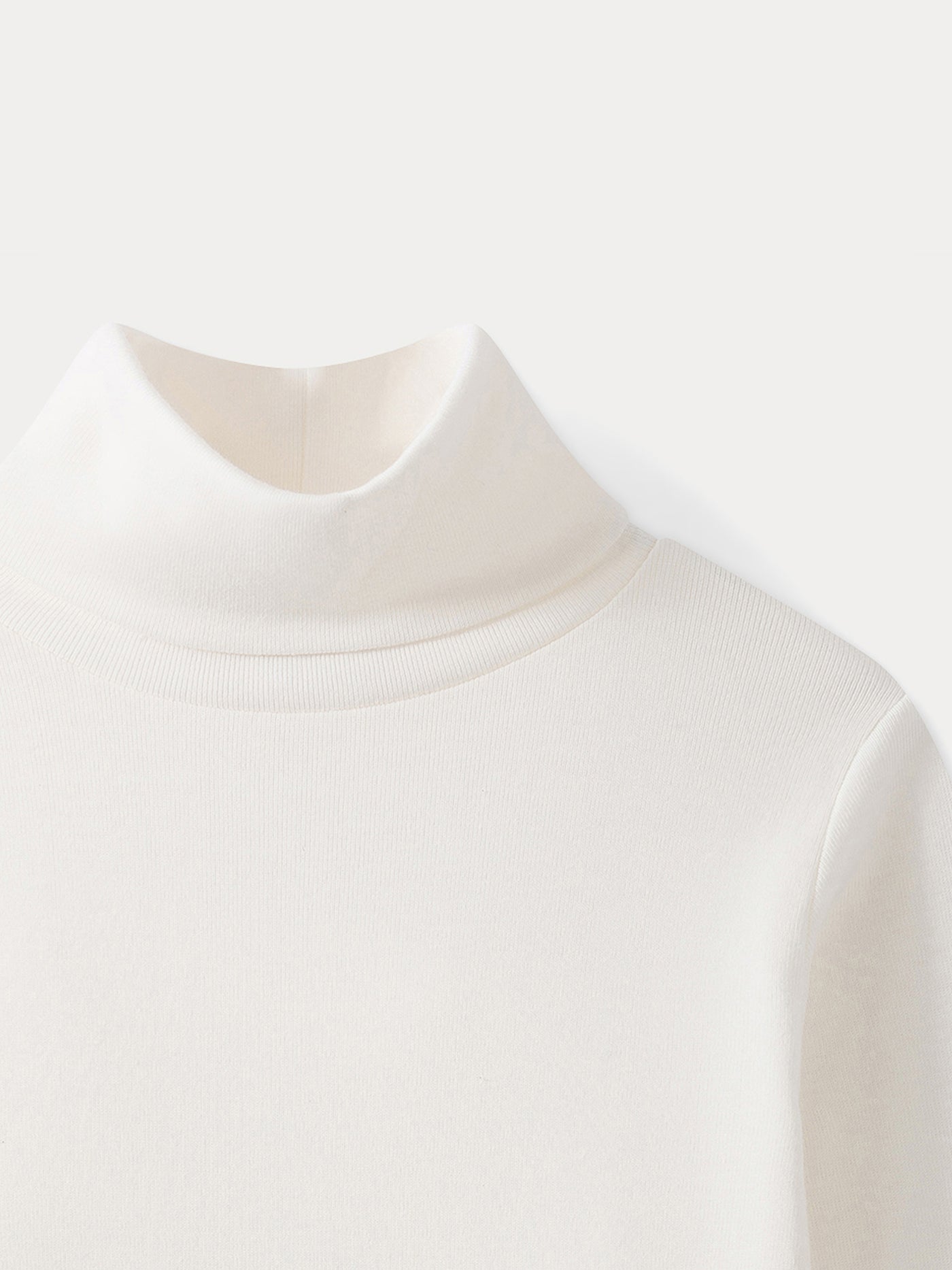 Thin turtleneck sweater milk white