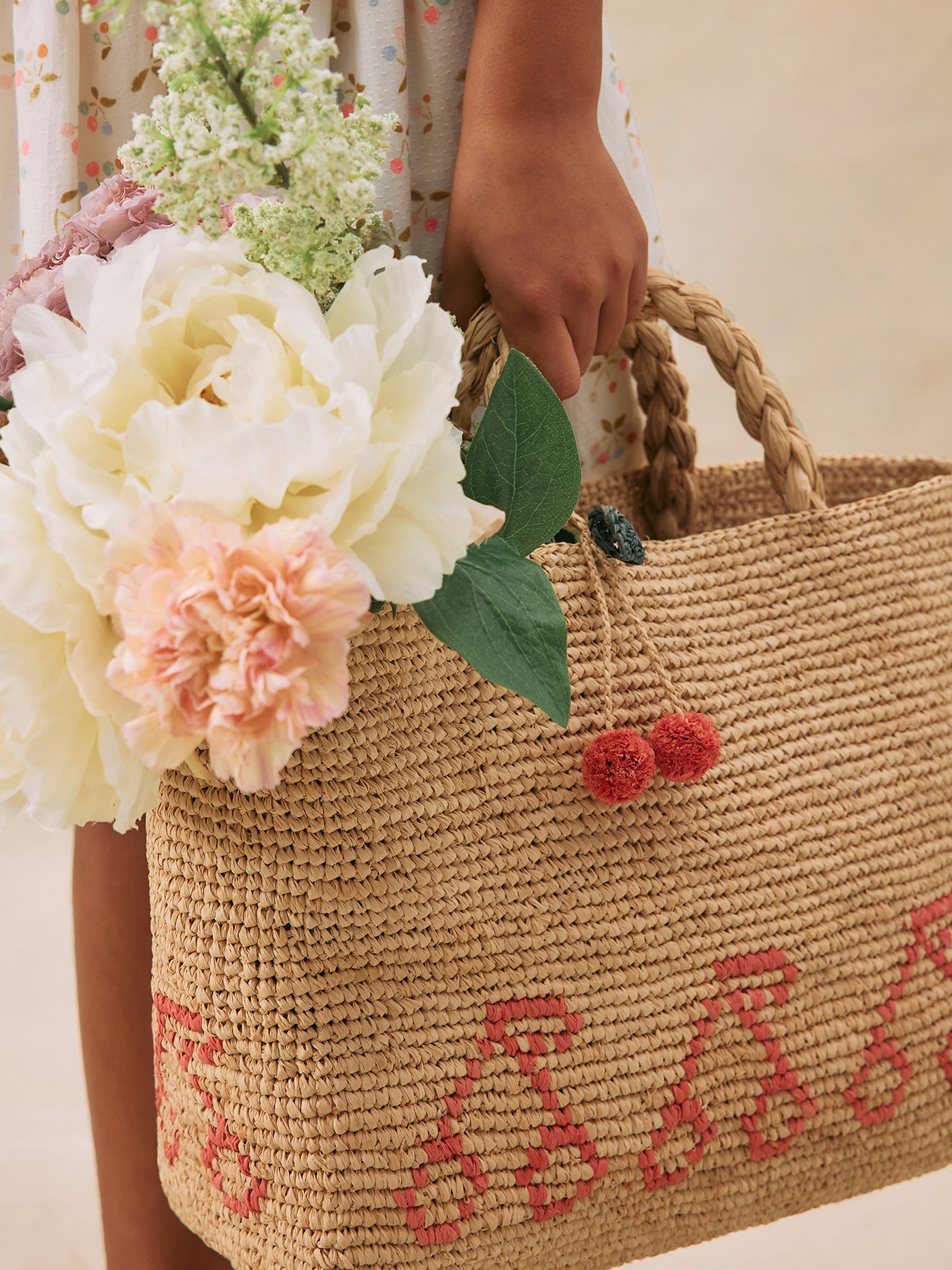 Fama Tragetasche aus Raffia mit pinkfarbenen Kirschen