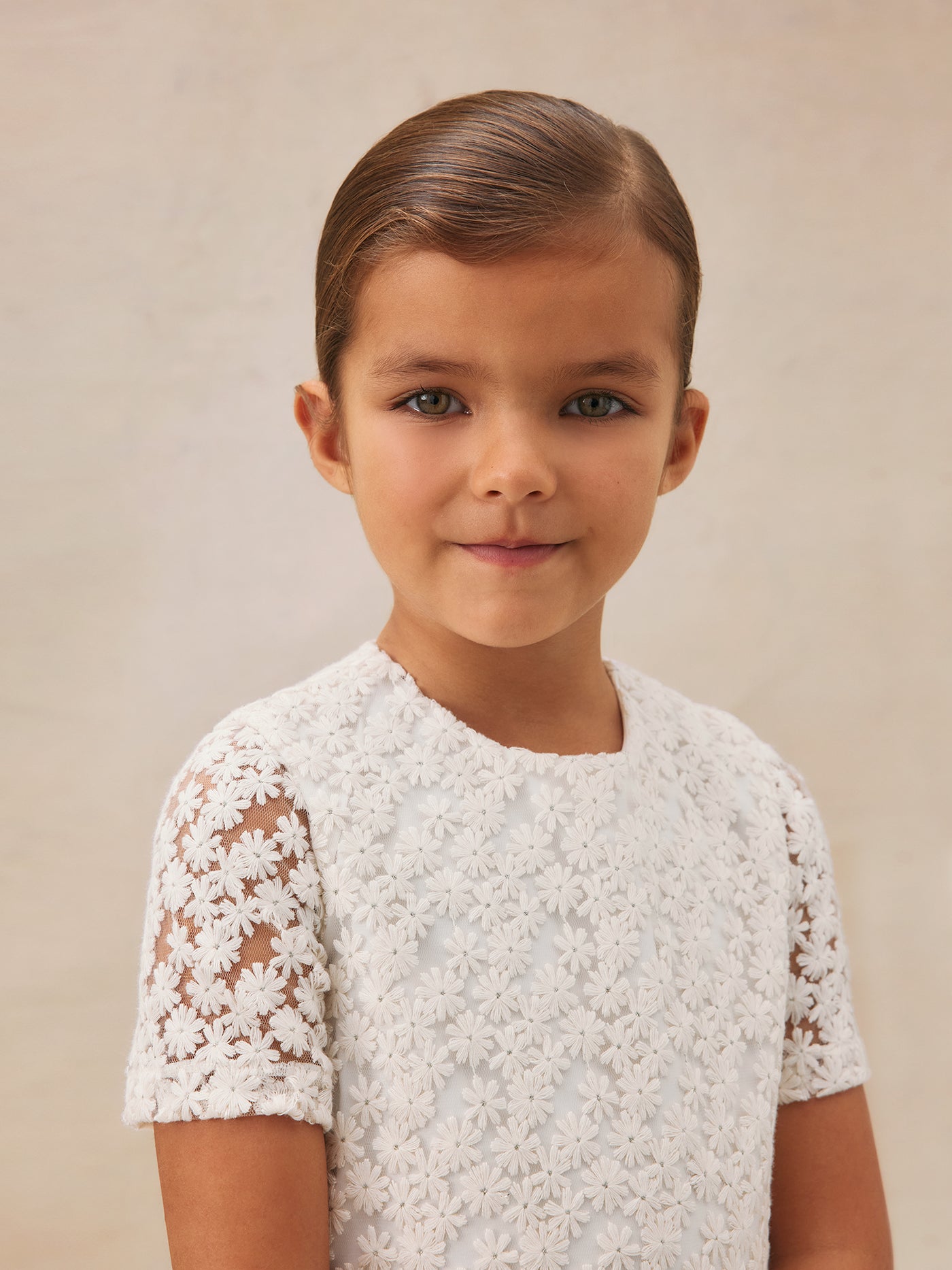 Emanuela Kleid aus Tüll, bestickt mit Blumen
