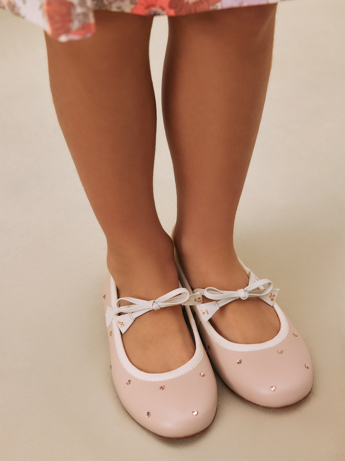 Eveline Mary Janes mit Schleife und Strasssteinen