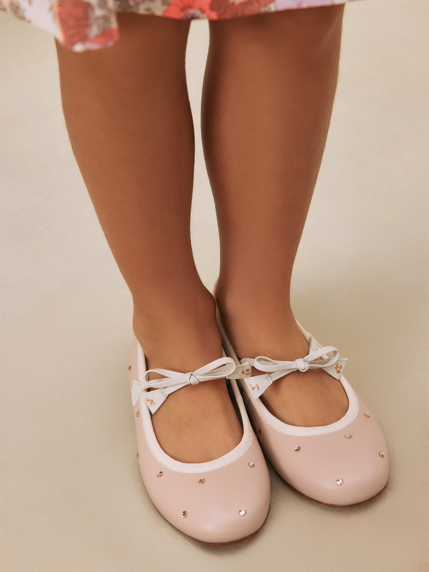 Eveline Mary Janes mit Schleife und Strasssteinen