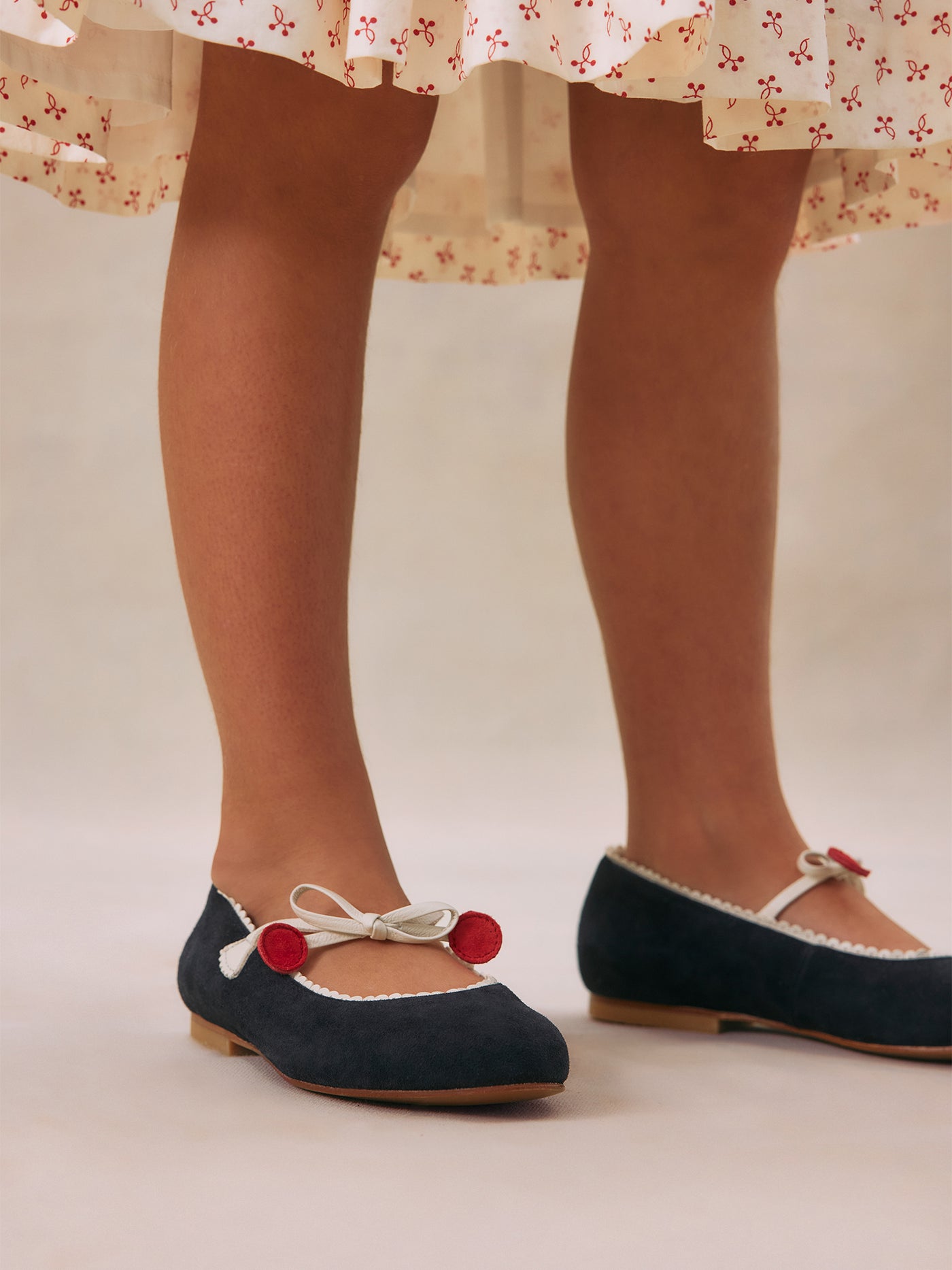 Emilda Mary Janes mit Schleifen