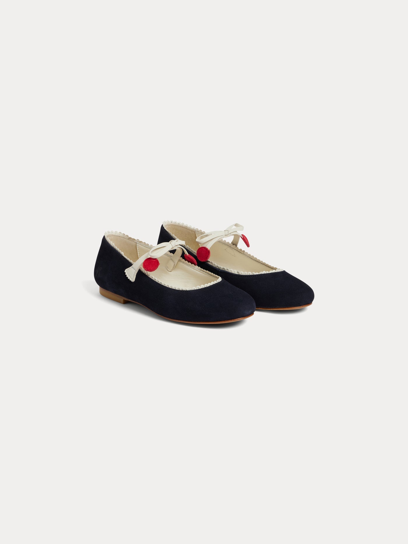 Emilda Mary Janes mit Schleifen