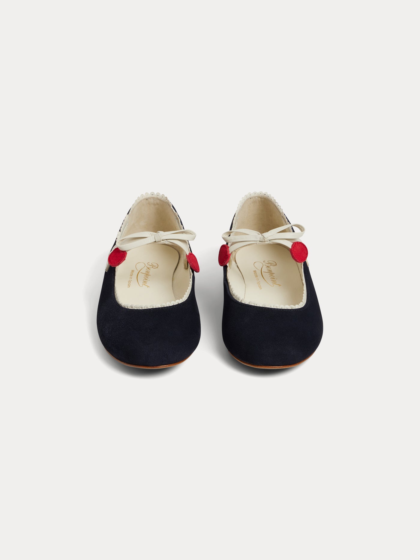 Emilda Mary Janes mit Schleifen