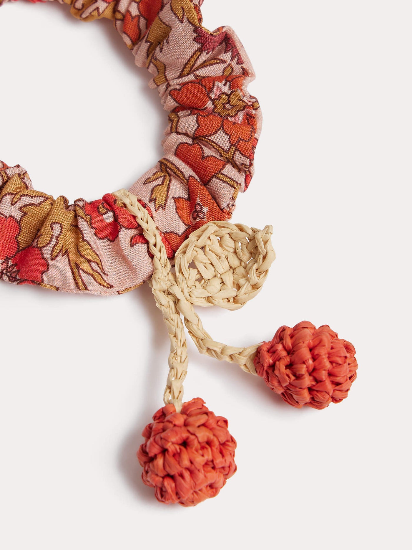 Elory scrunchie con fiori rosa in tessuto Liberty di cotone biologico