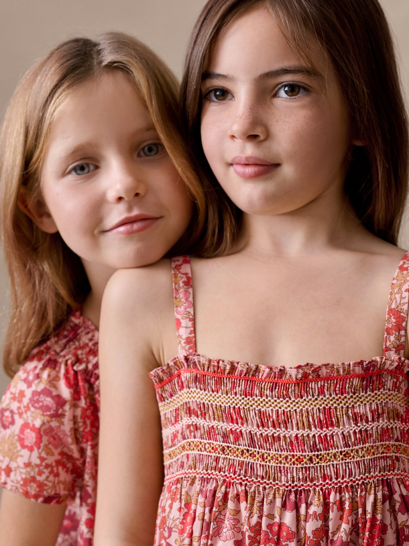 Abito Labaille ricamato a mano e smock in tessuto di cotone biologico Liberty