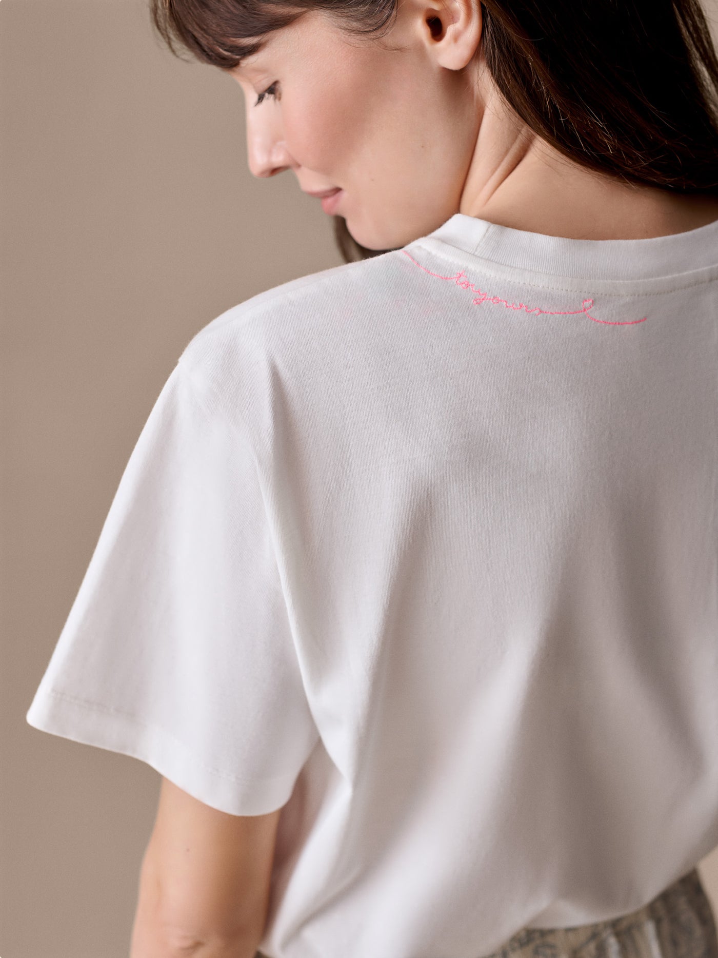 Linda embroidered "amour" t-shirt in organic cotton