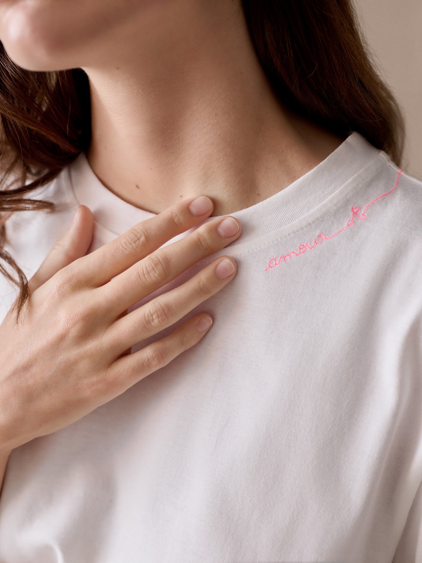 T-shirt Linda brodé amour en coton biologique