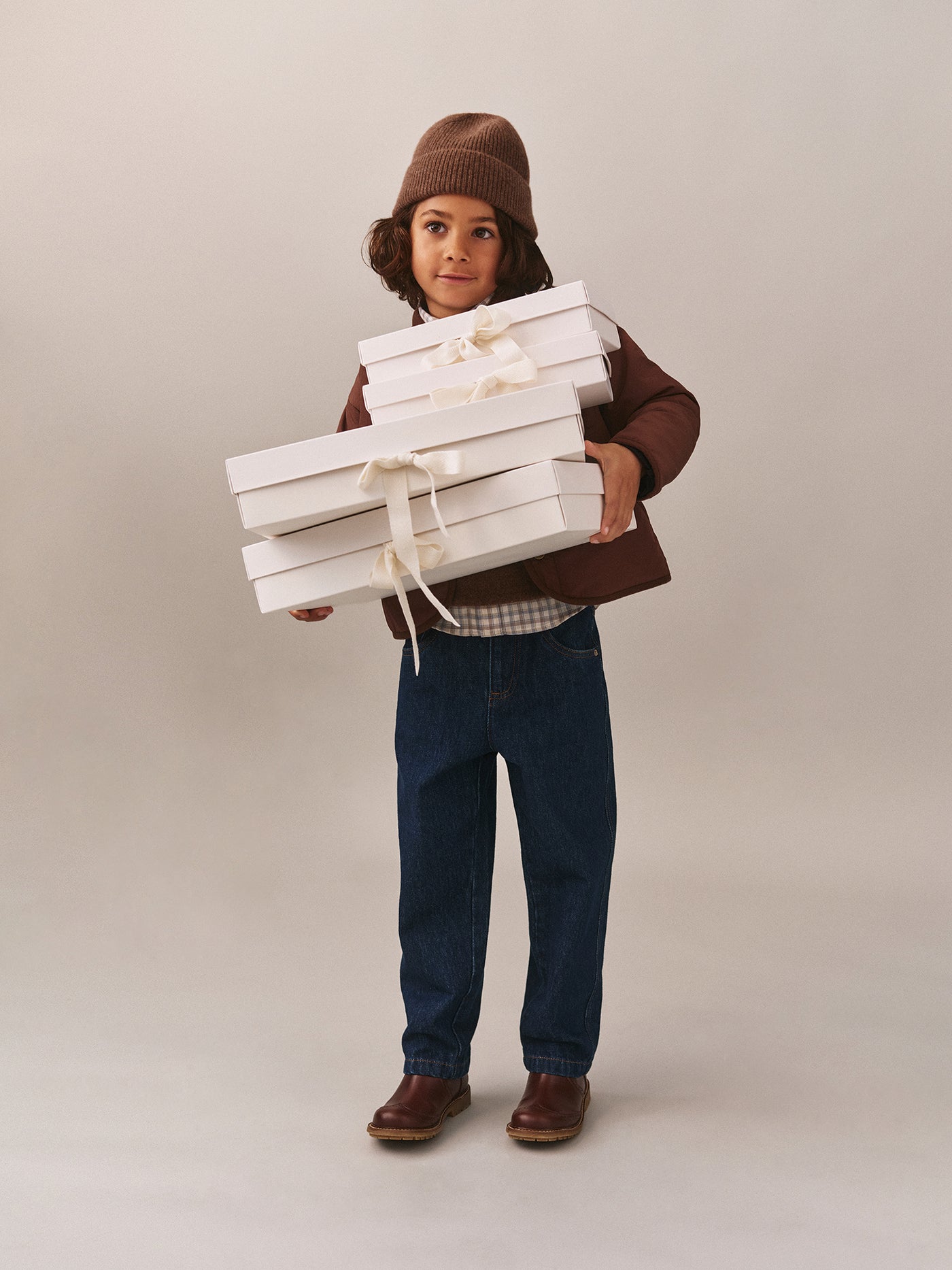 Benny Beanie mit Umschlag aus kaffeefarbenem Kaschmir