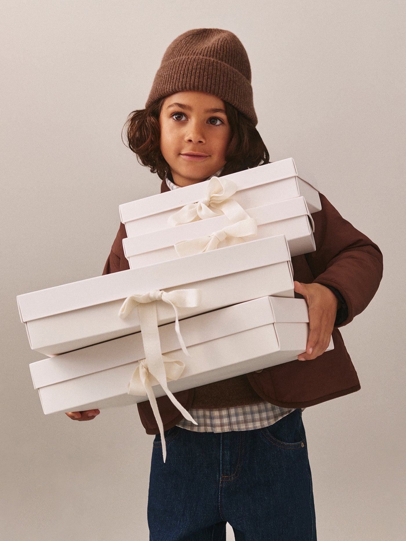 Benny Beanie mit Umschlag aus kaffeefarbenem Kaschmir