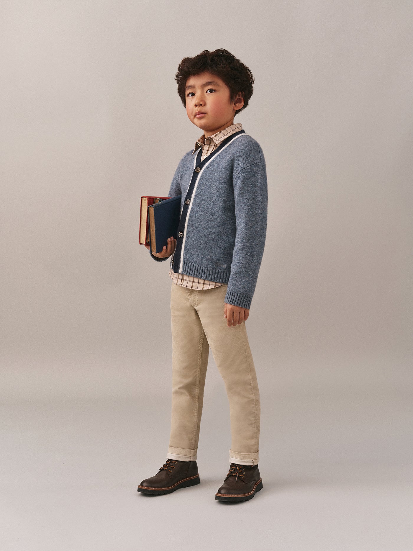 Garfield V-neck cardigan with Bonpoint embroidery at hem in cashmere