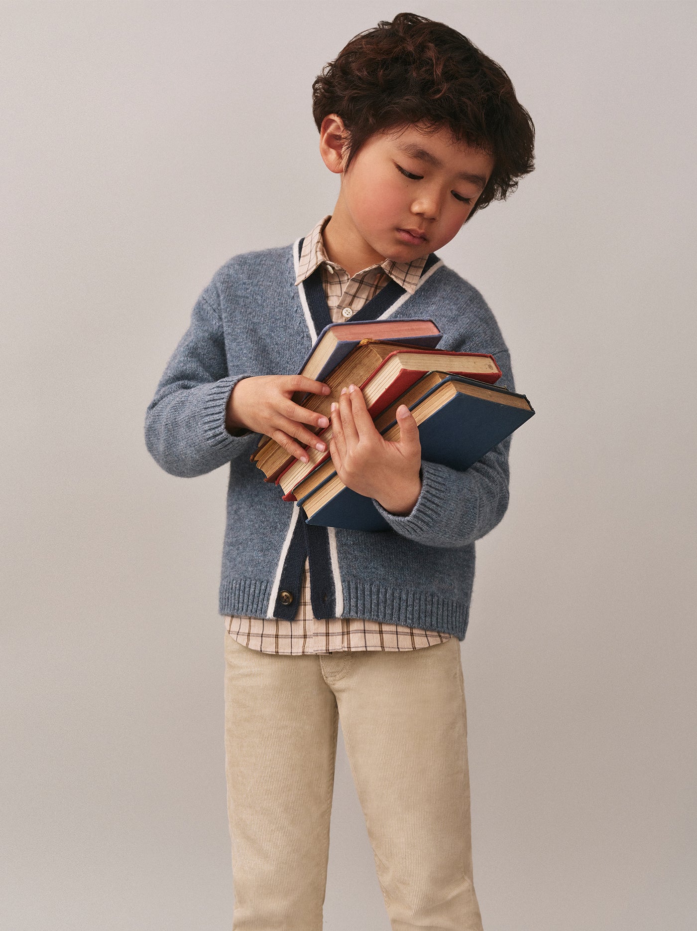 Garfield V-neck cardigan with Bonpoint embroidery at hem in cashmere
