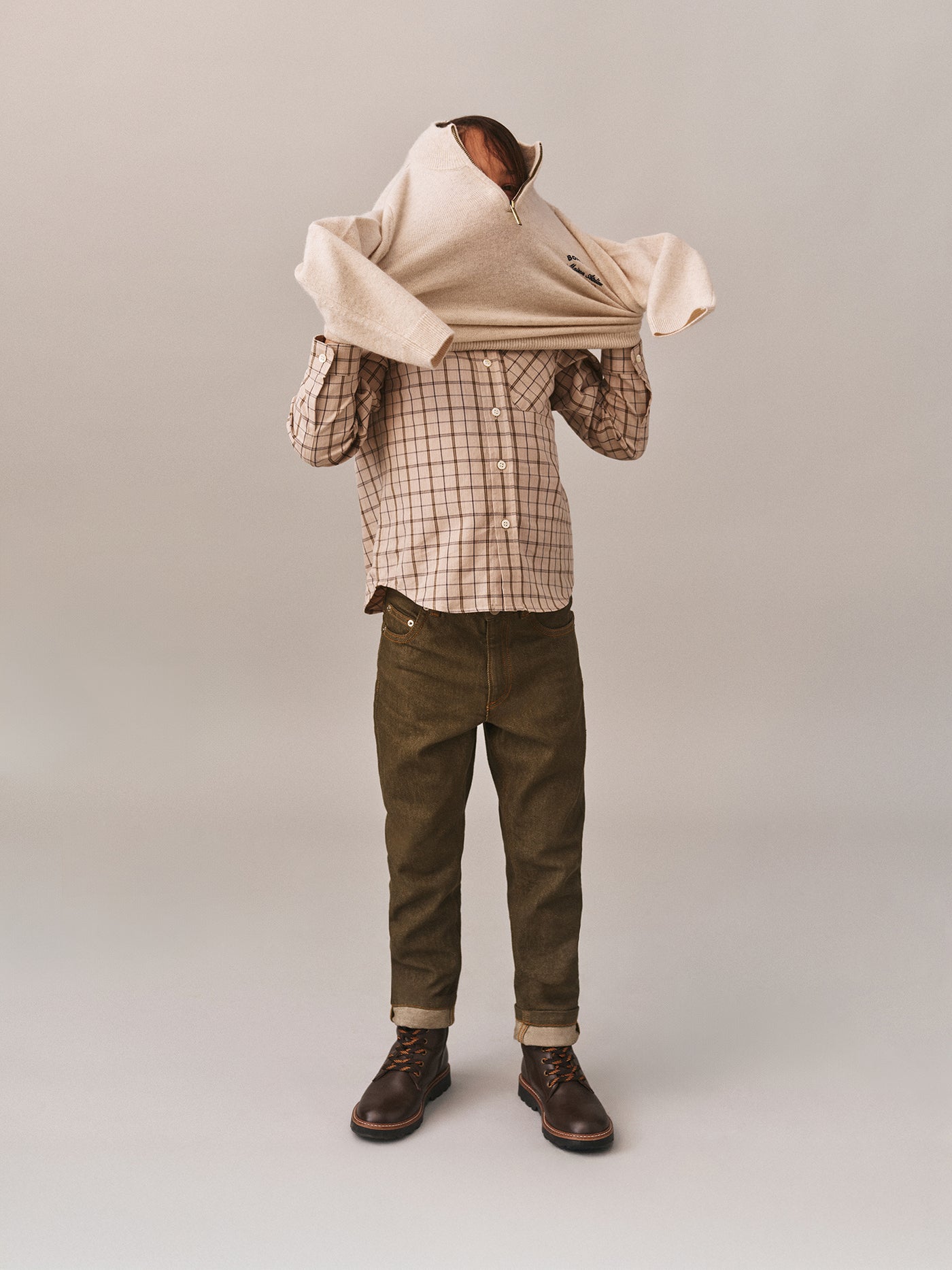 Beige kariertes Tangohemd mit spitzem Kragen