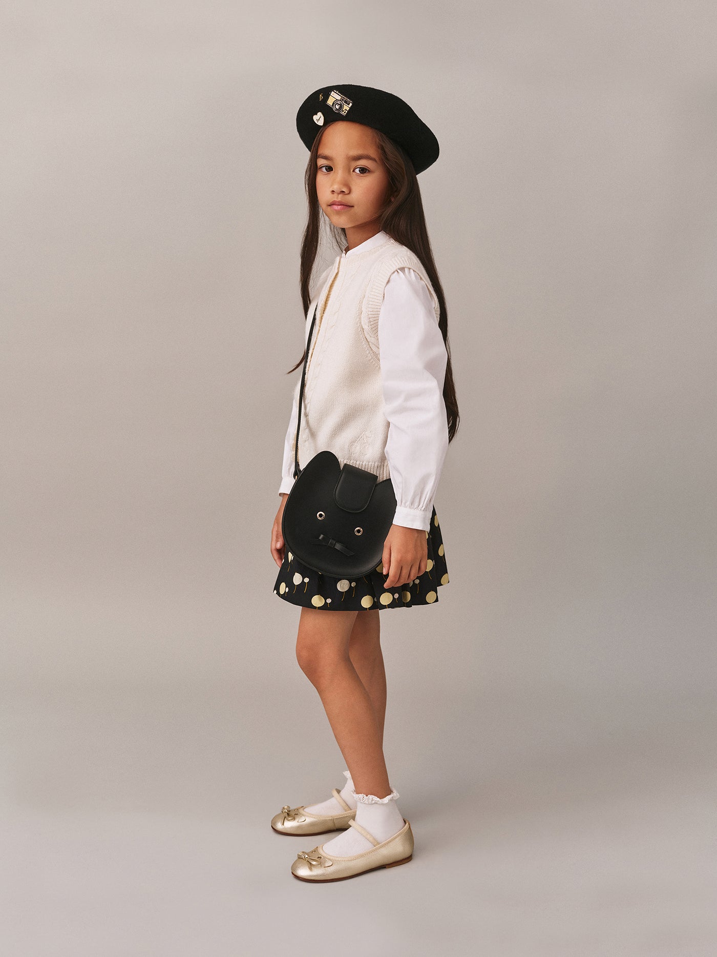 Juro cat-shaped bag in black leather