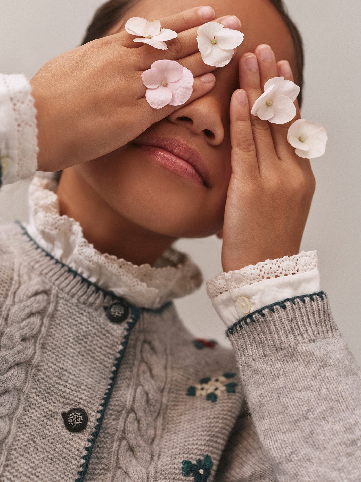 Jamina cardigan with hand-embroidered flowers in wool