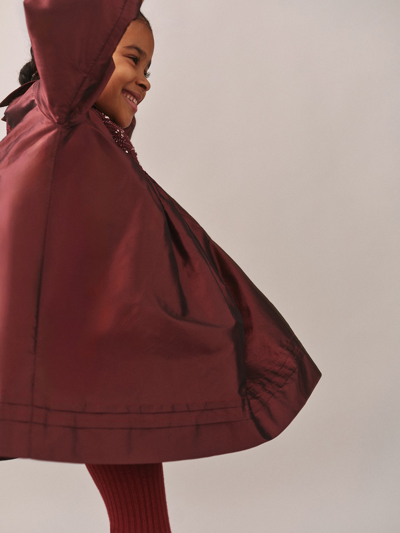 Jeanne gesmoktes und besticktes Seidenkleid