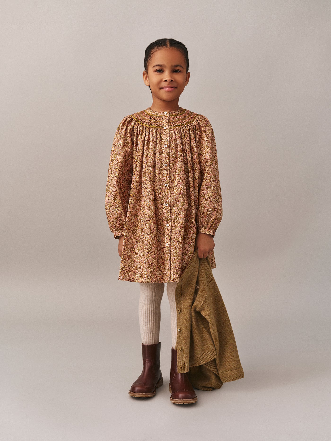 Jadwiga gesmoktes und besticktes Kleid aus Liberty-Stoff aus Bio-Baumwolle