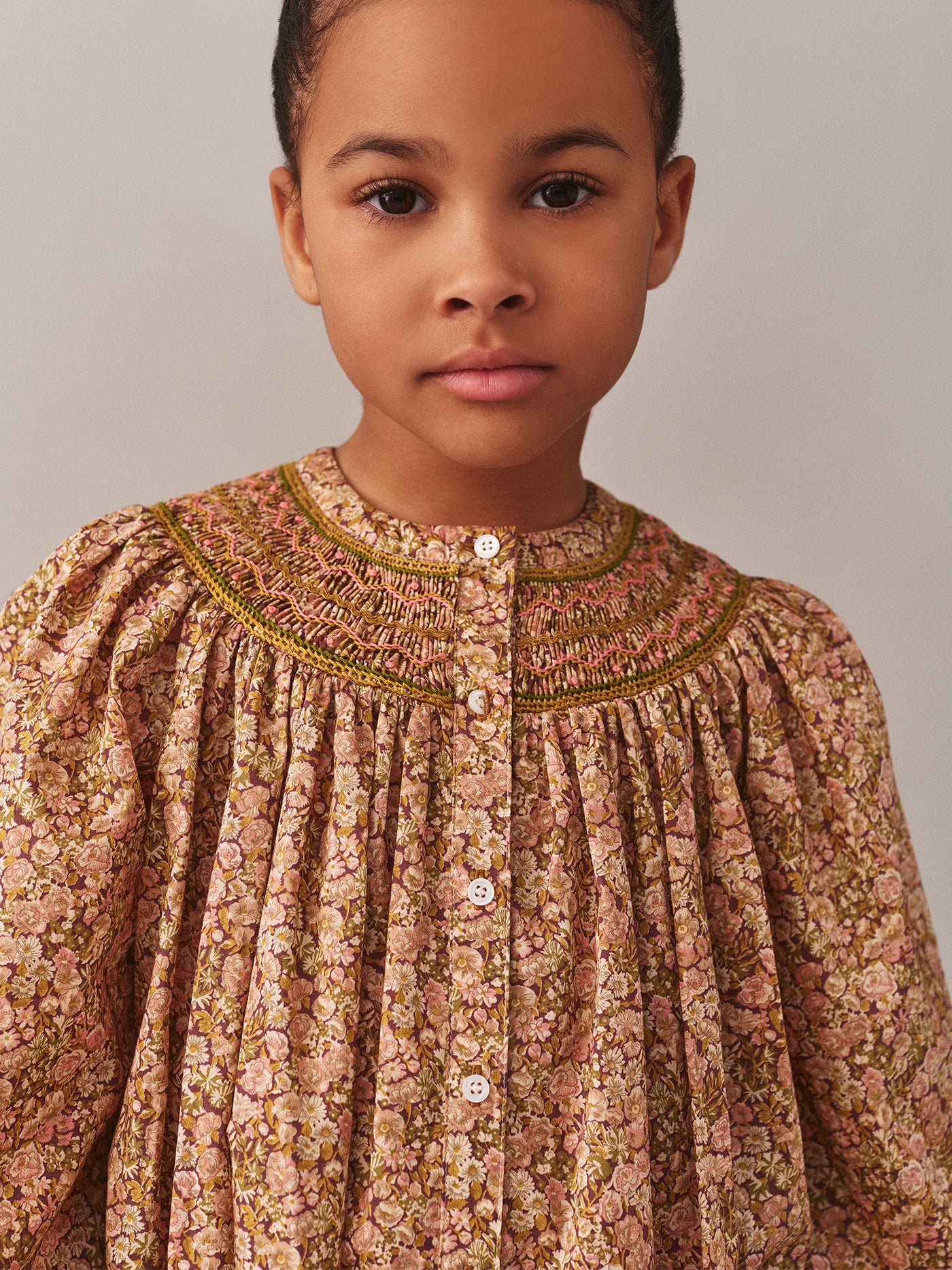 Robe Jadwiga smockée et brodée en tissu Liberty en coton biologique