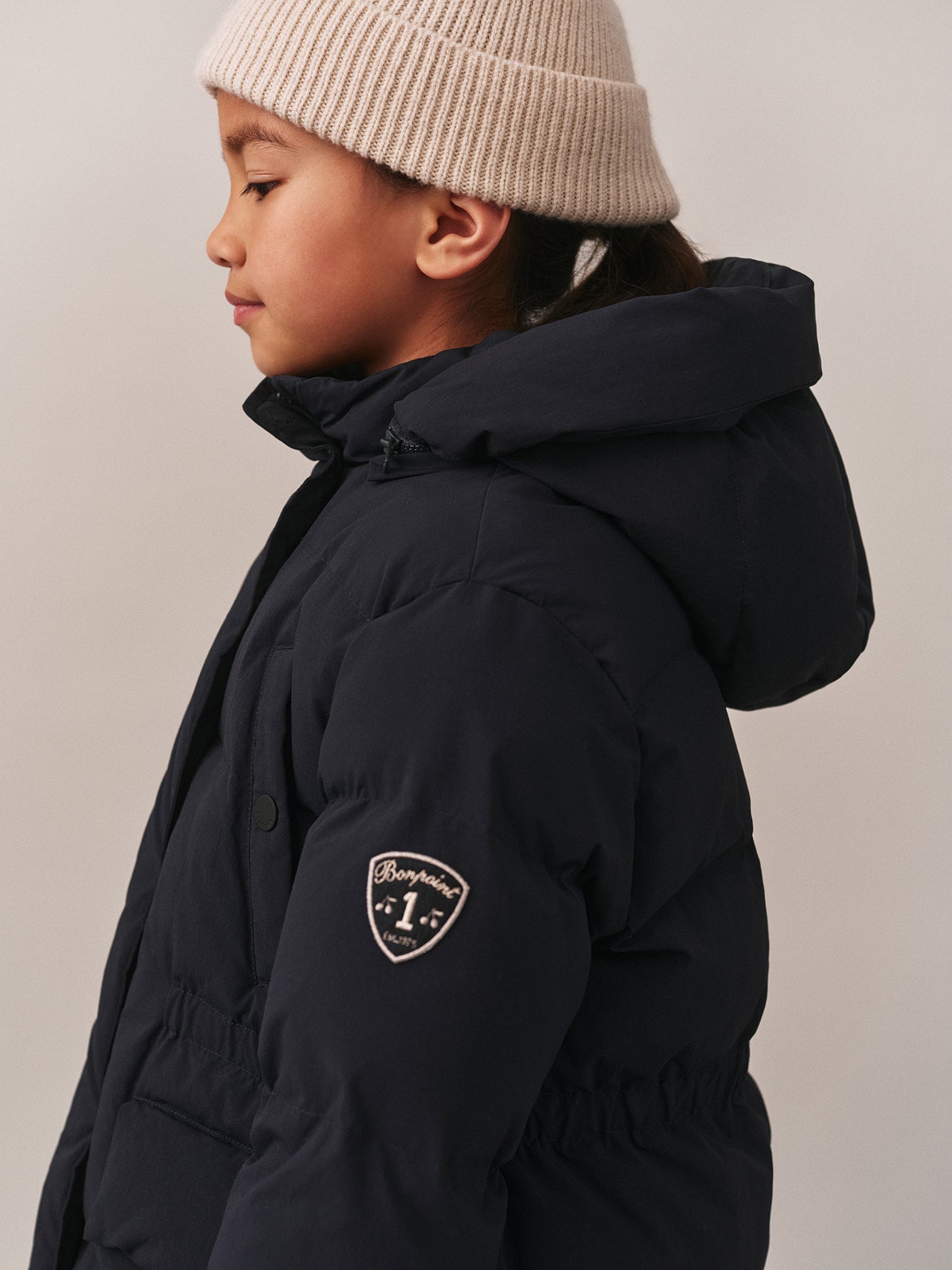 Lange Daunenjacke Jorgie mit abnehmbarer Kapuze