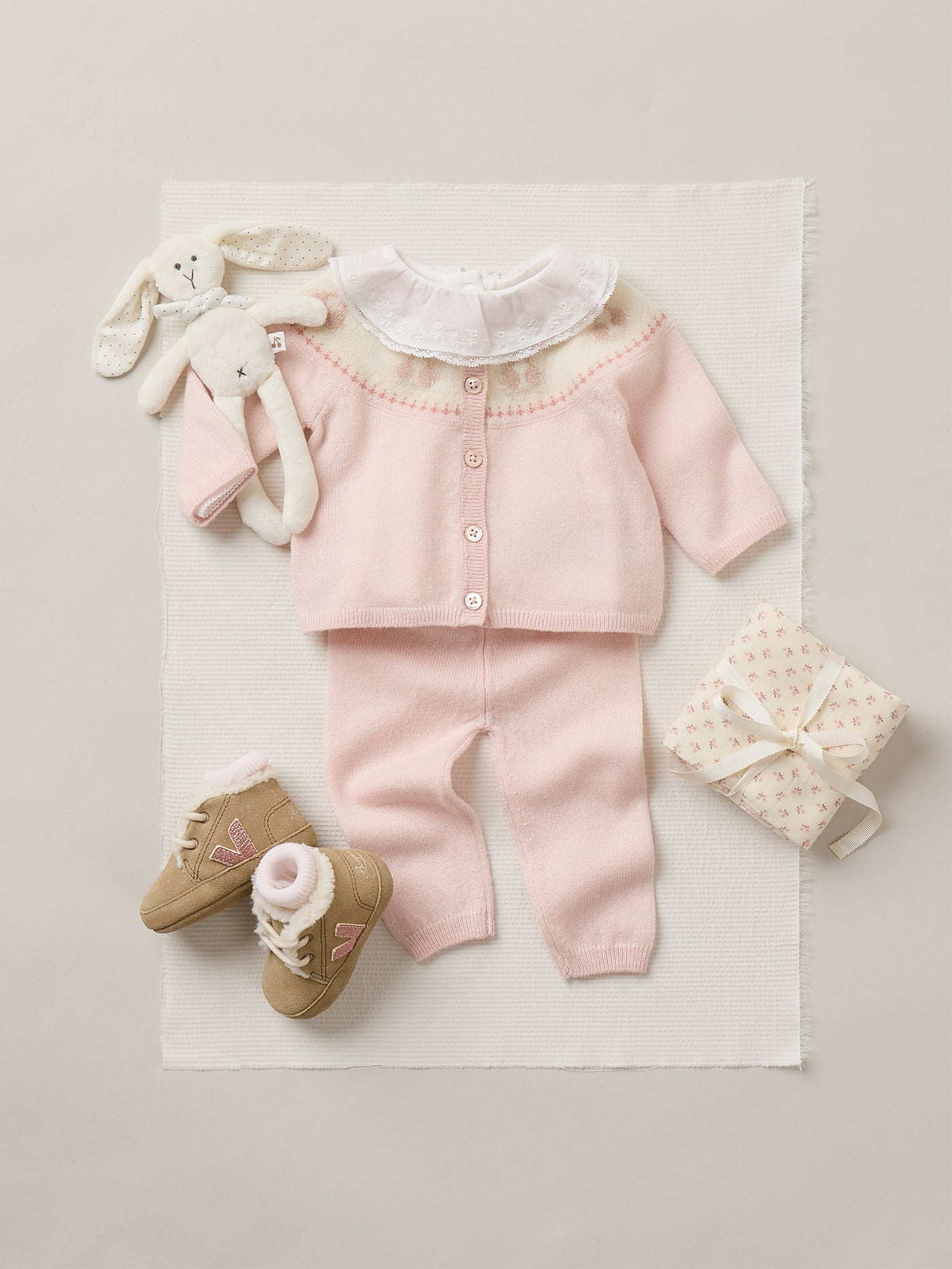 Jenny set with cherry jacquard pattern on the collar