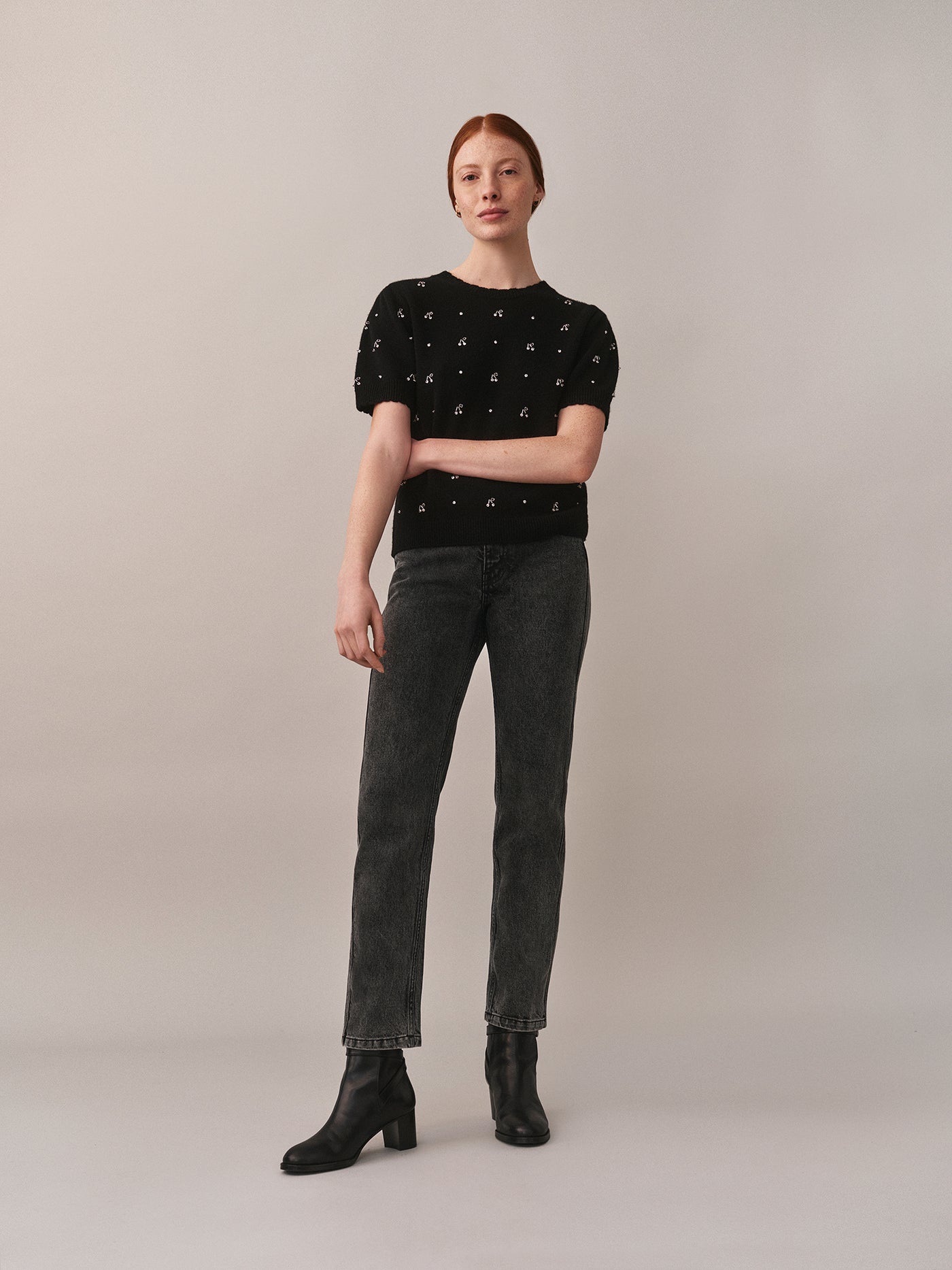 Pull Jossia avec broderies cerises en perles en laine et cachemire