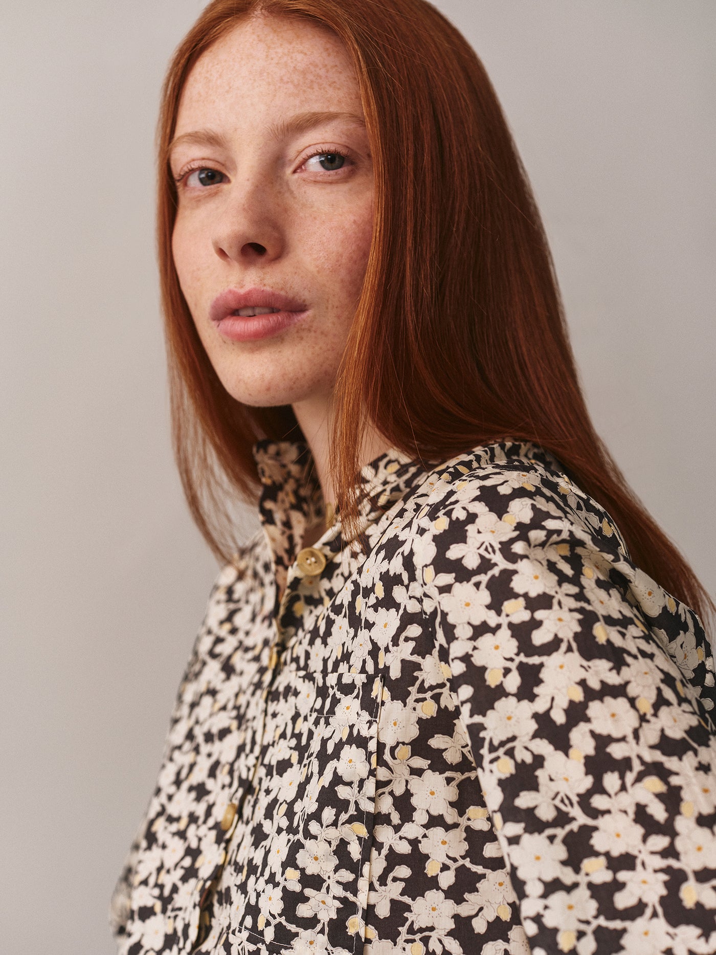 Bluse Monceau aus schwarzem Liberty-Stoff aus Bio-Baumwolle