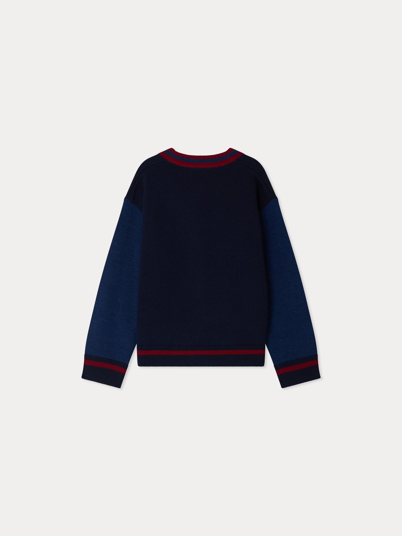Cardigan Julian mit V-Ausschnitt und besticktem Patch aus Wolle