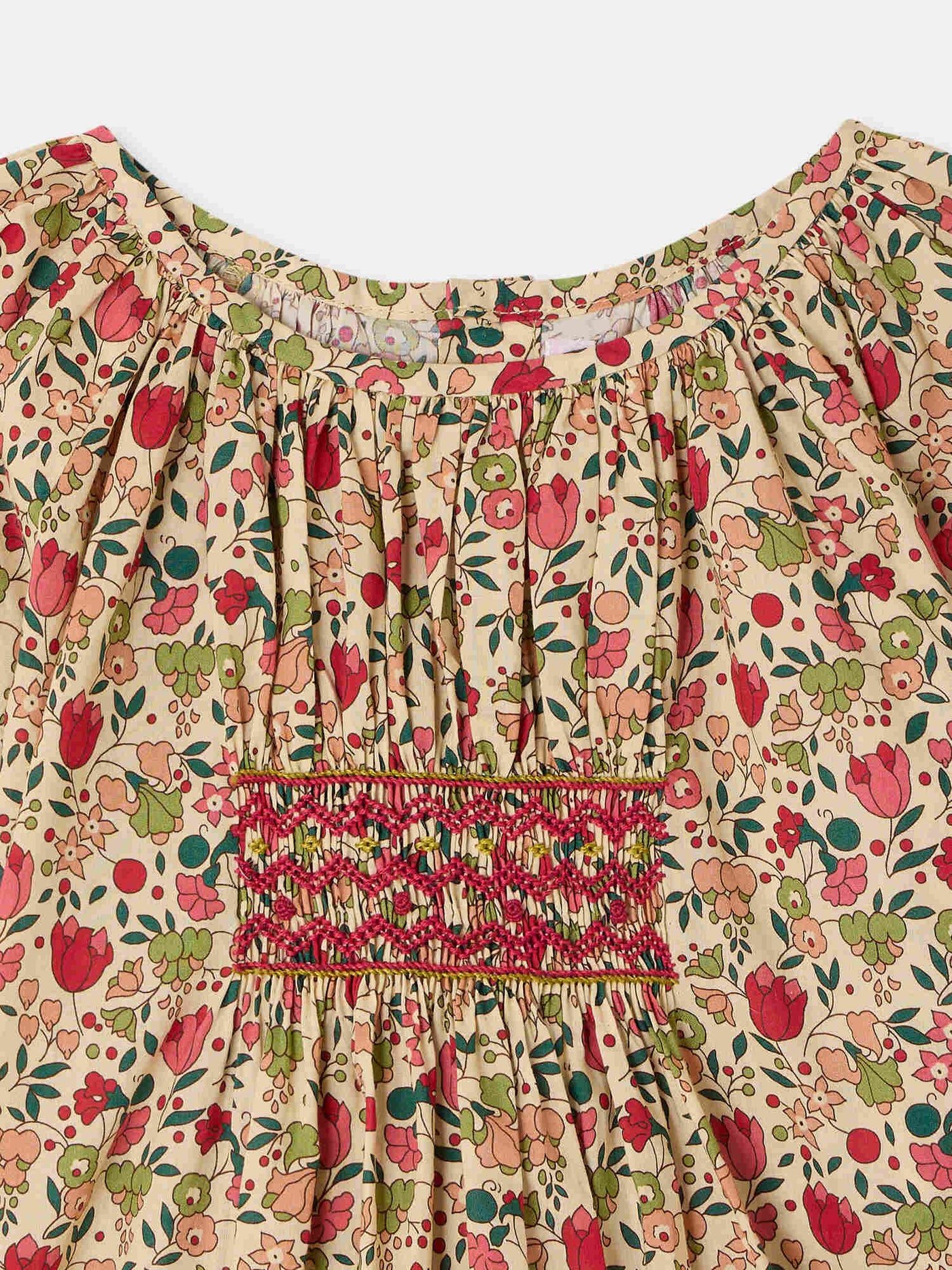 Poldie Bluse aus Liberty-Stoff mit Smokstickerei und Handstickerei aus Bio-Baumwolle