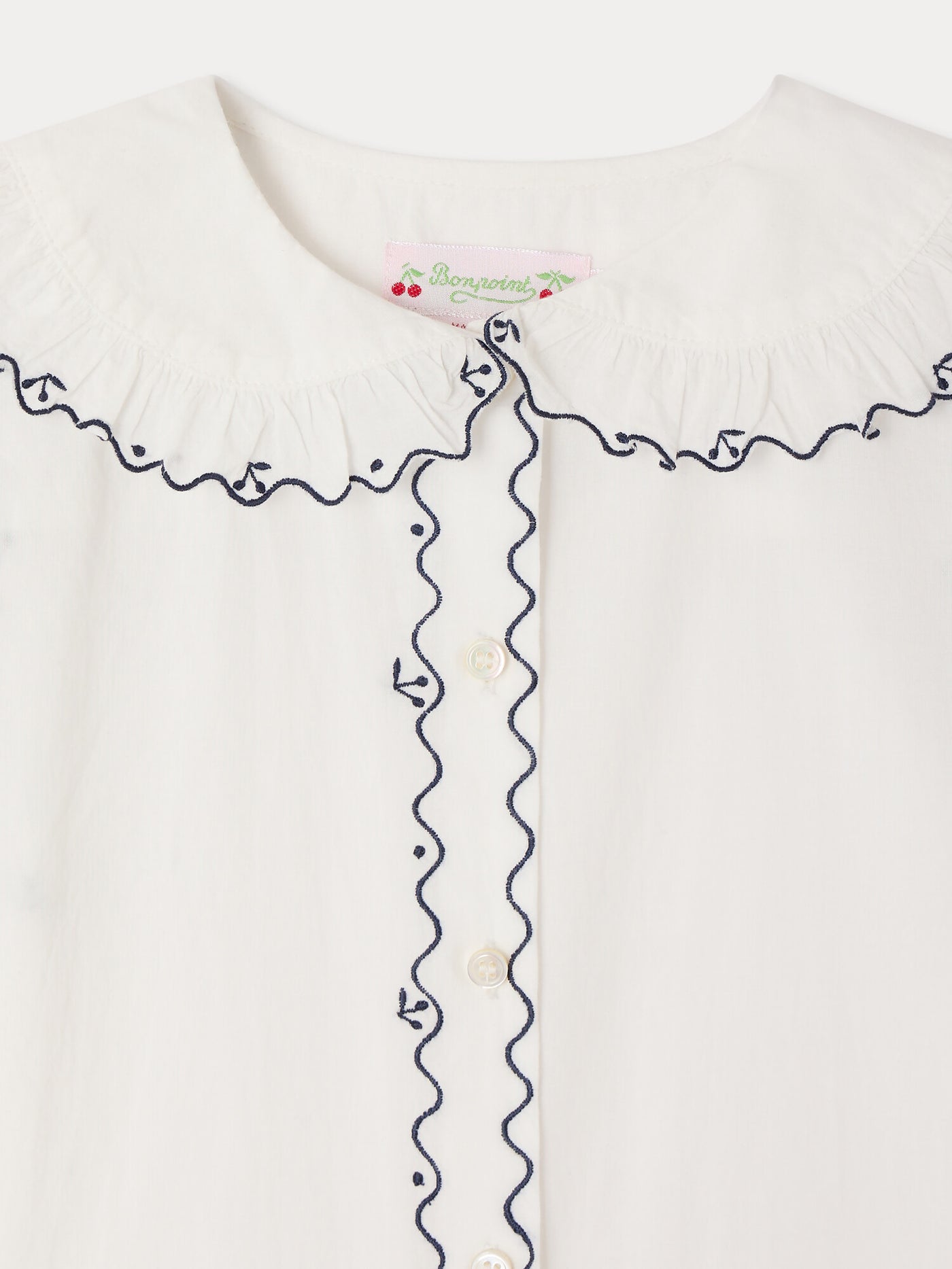 Blouse Maneke à col Claudine broderies en coton biologique