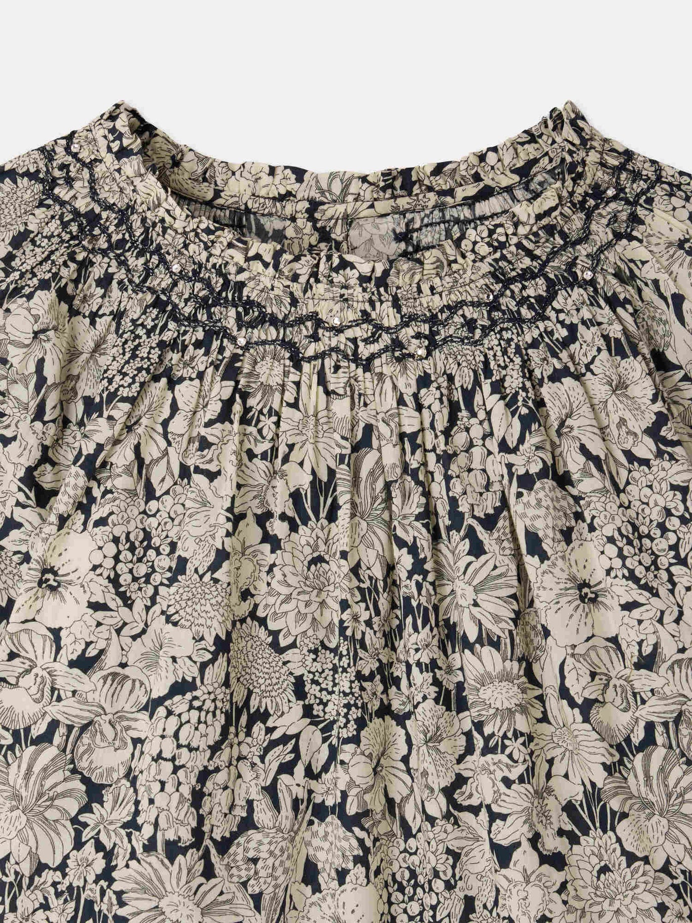Blouse Blandine en tissu Liberty smockee et brodee main en coton biologique